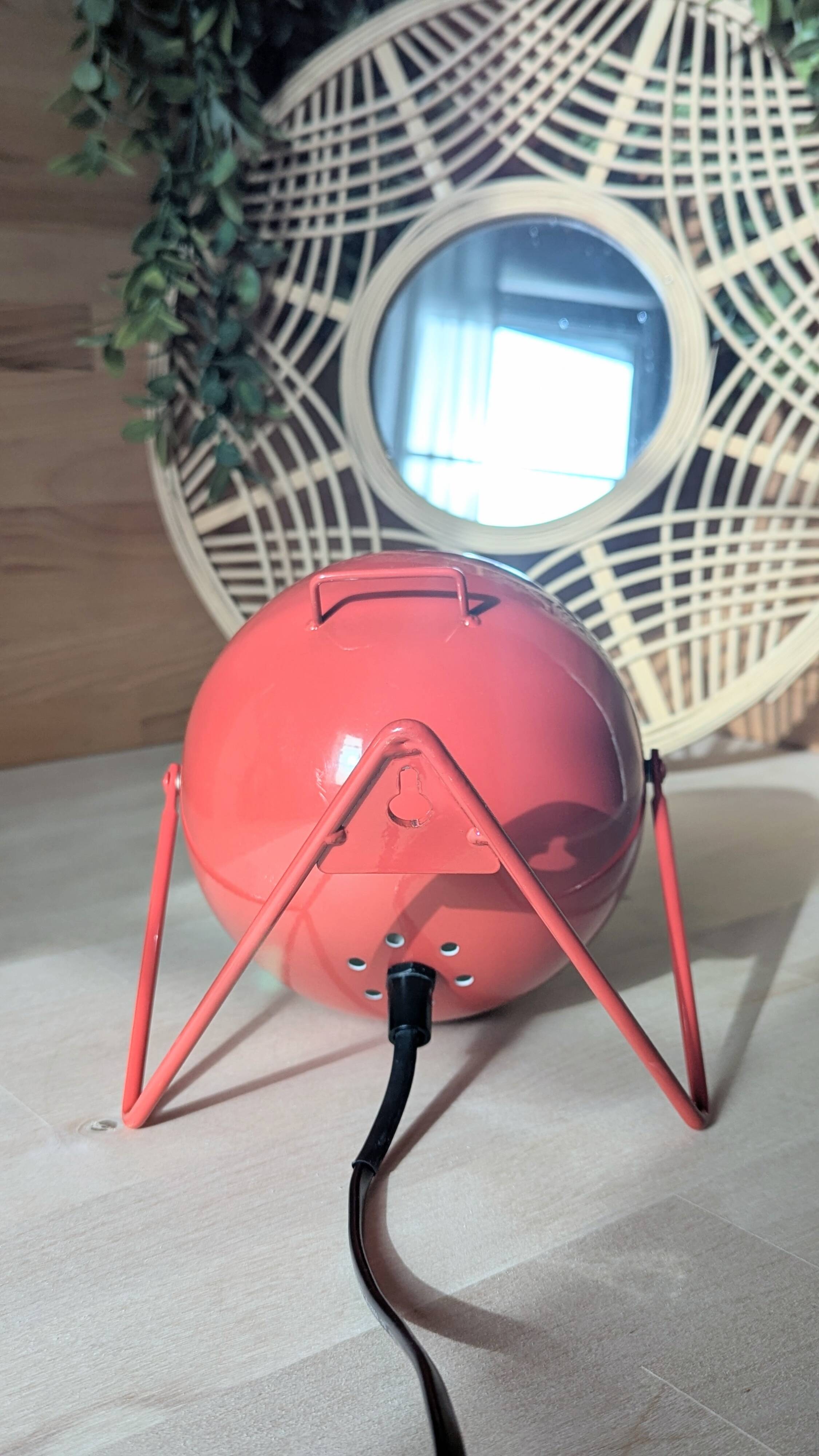 Red Eyeball lamp for placing or hanging