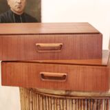 Paire de tables de nuits murales en teck
