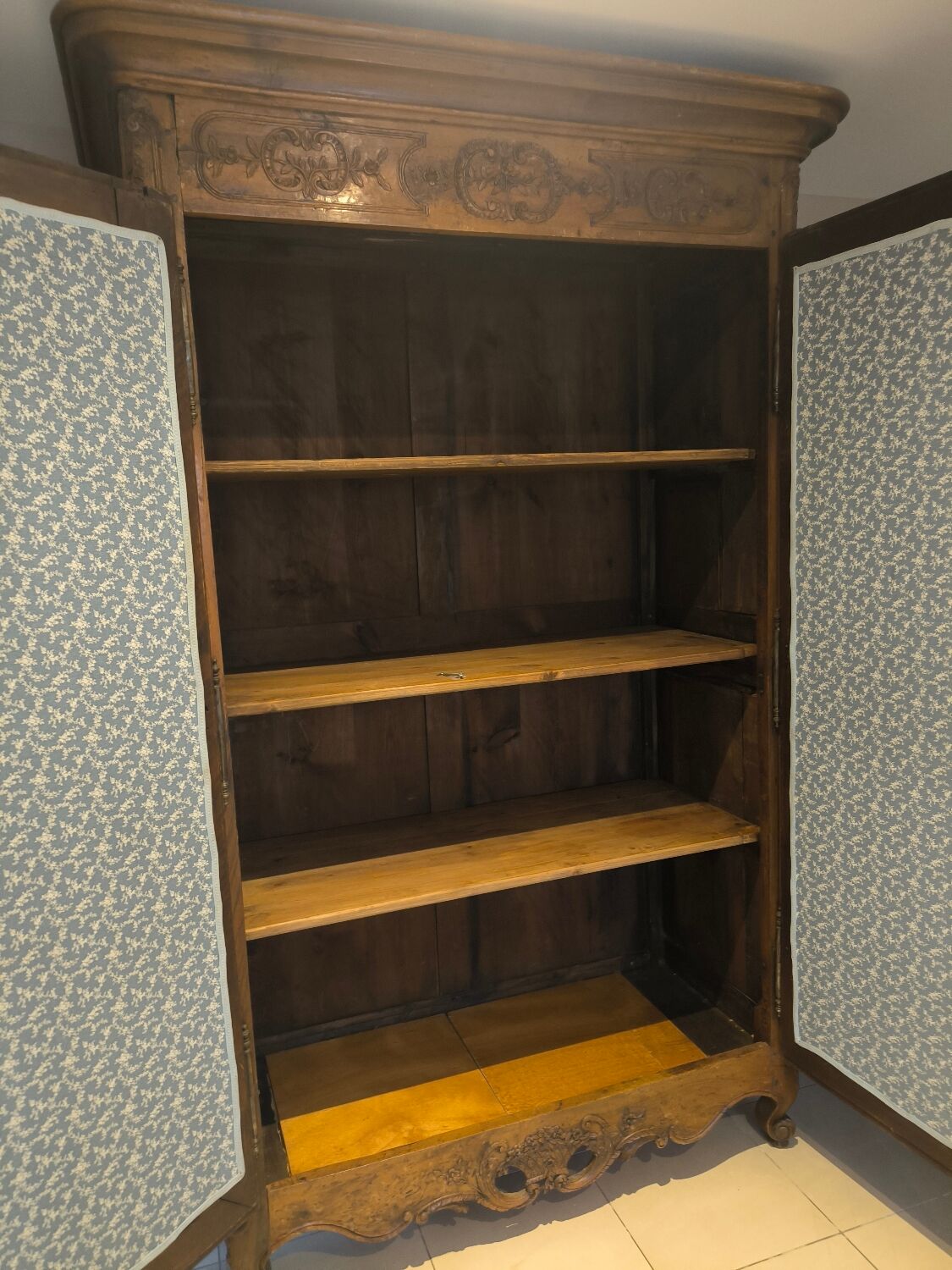 Walnut Louis XV wardrobe from the 18th century.