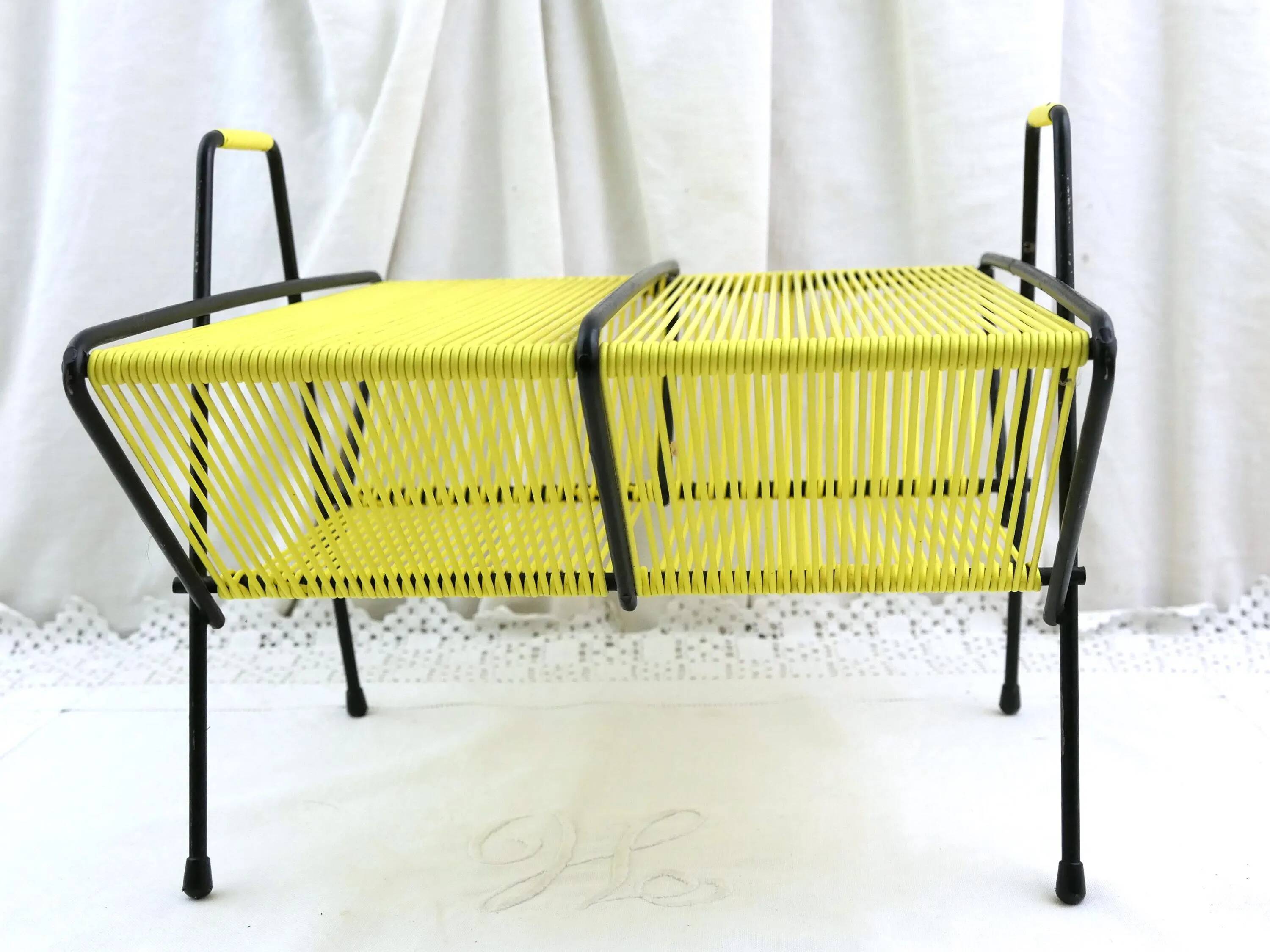 Porte-disques portable vintage, style français moderne du milieu du siècle, avec cordon en vinyle jaune vif, accessoire hi-fi rétro MCM pour le rangement, centre musical