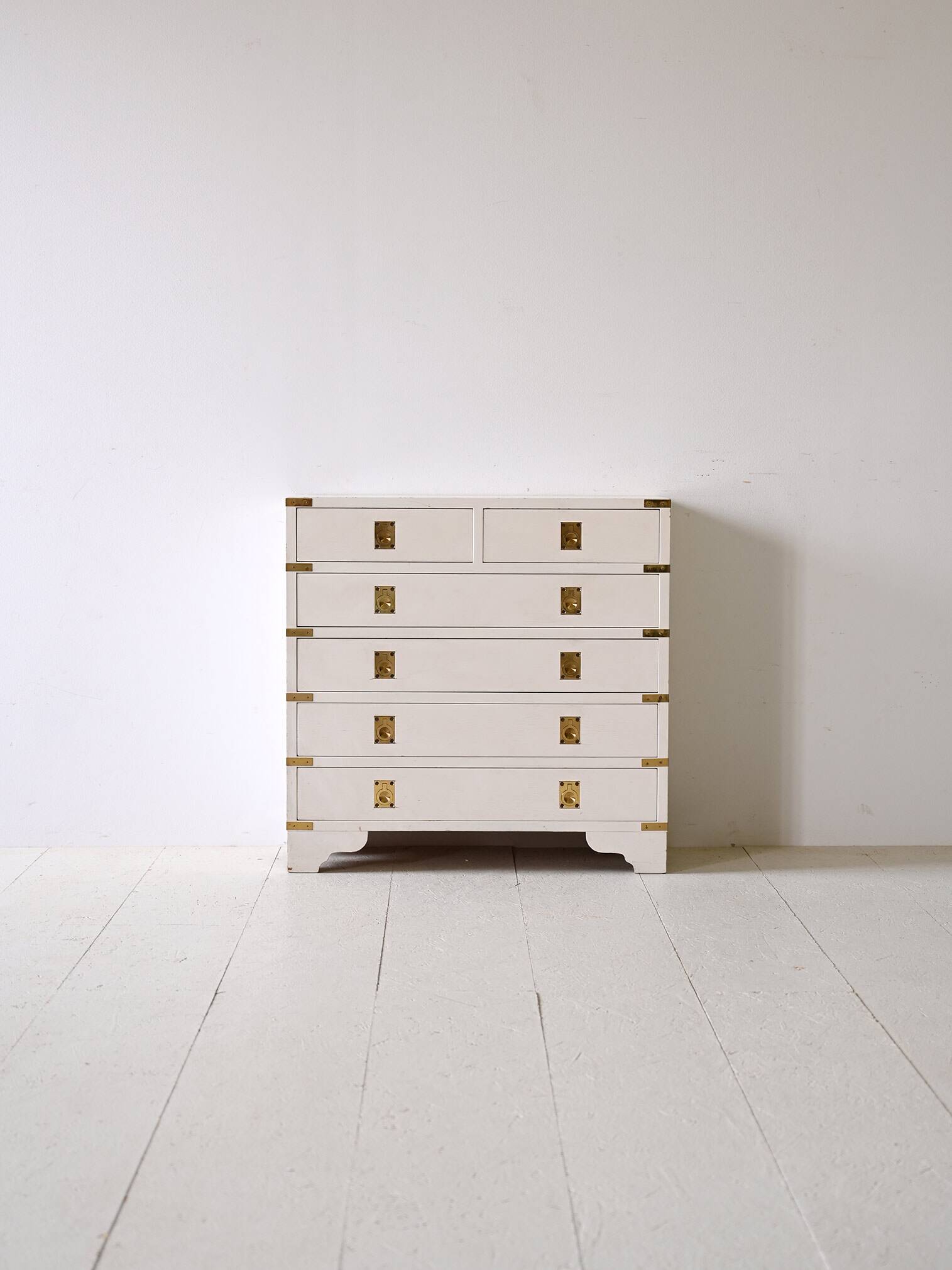 White 6-drawer chest of drawers