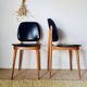 Paire de chaises vintage 1960 – Pieds compas & Simili-cuir noir
