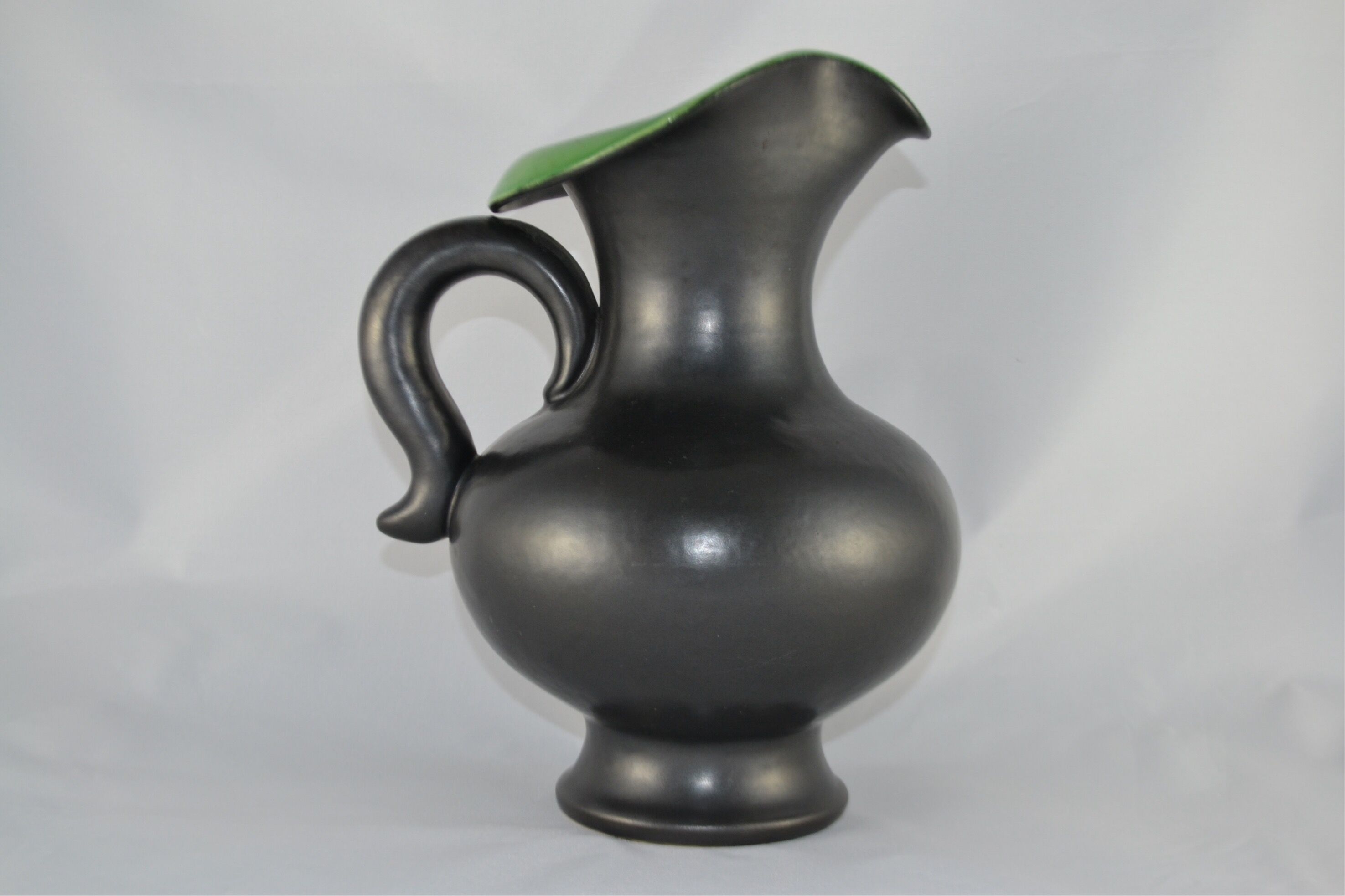 Pitcher 833 by Pol San