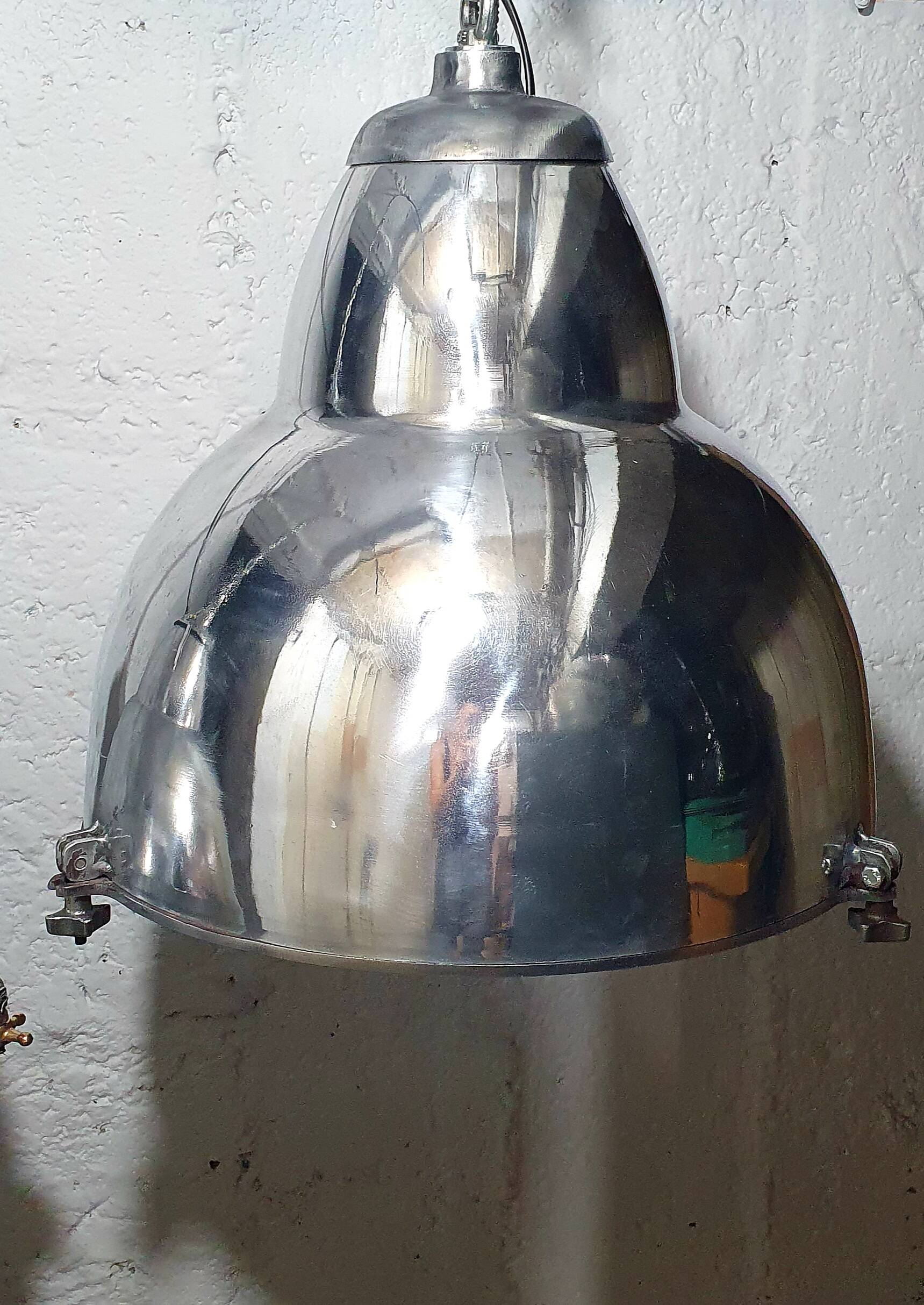 Lampe industrielle Saunier Duval France