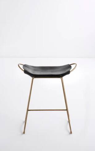 Pair of contemporary kitchen bar stools, in metal and black leather.