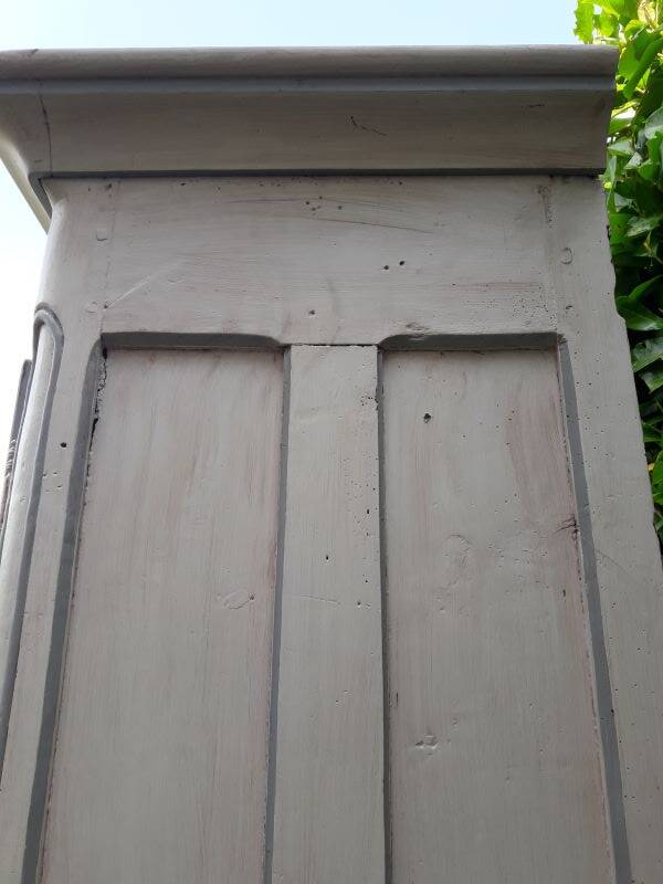 Bonnetière, standing man, Louis XV, 18th century walnut