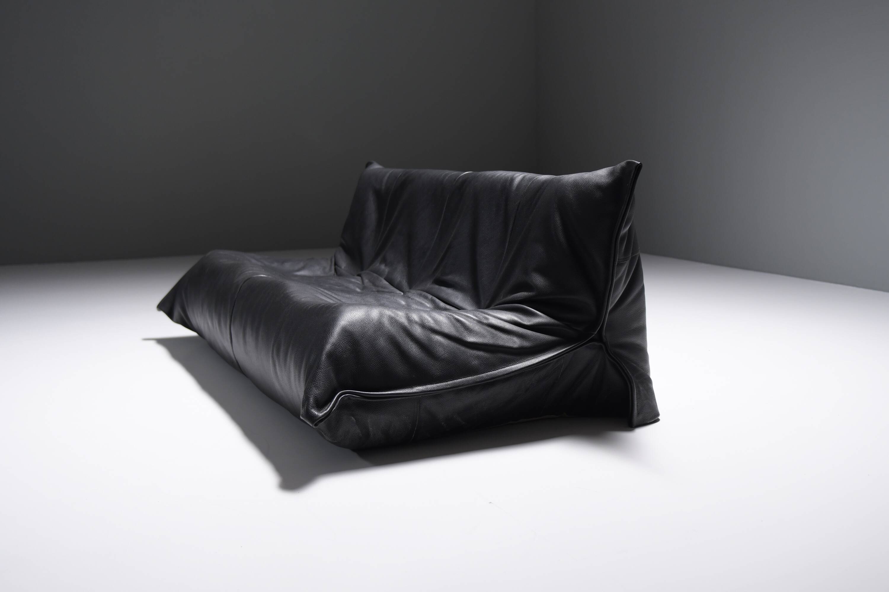 Exceptional YOKO lounge sofa in original leather by Michel Ducaroy - Ligne Roset