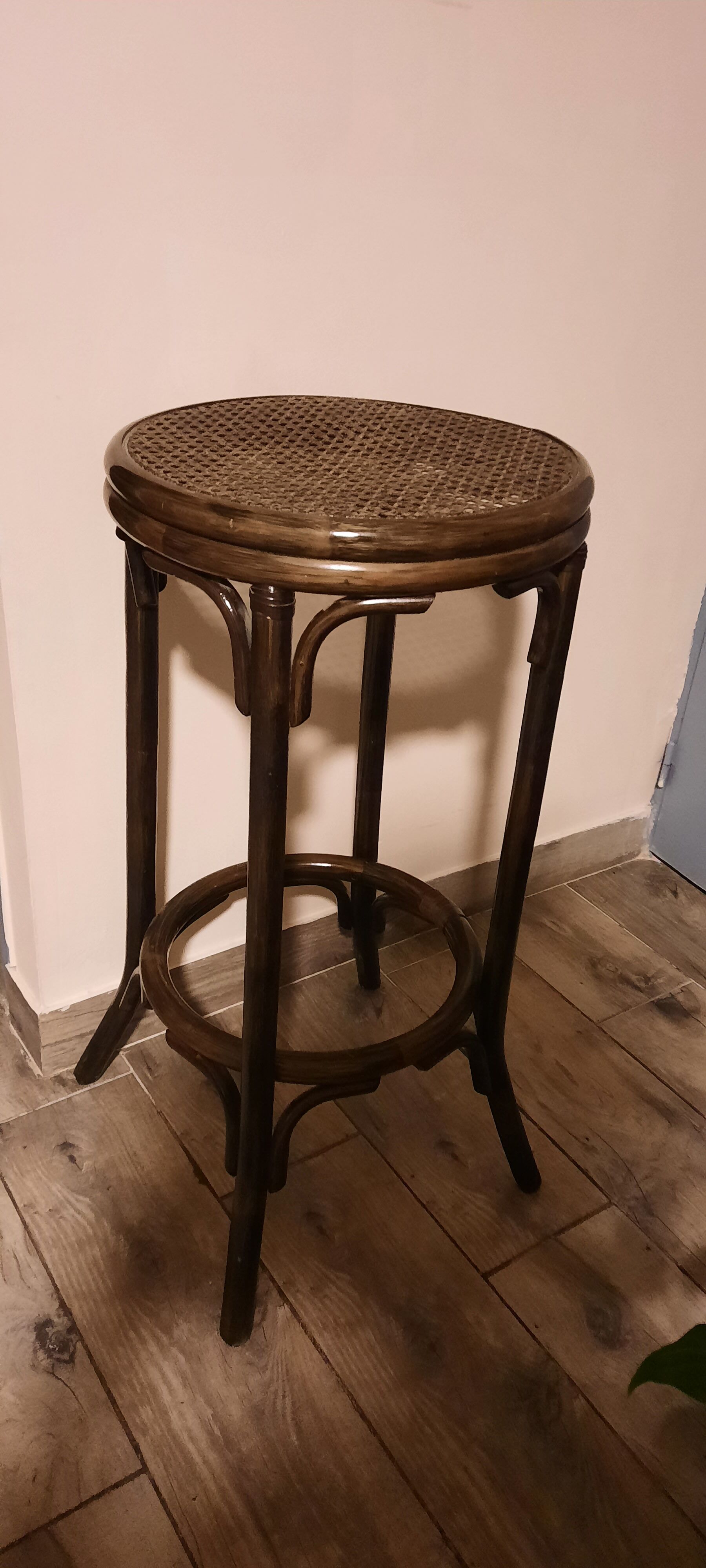 Bar stool