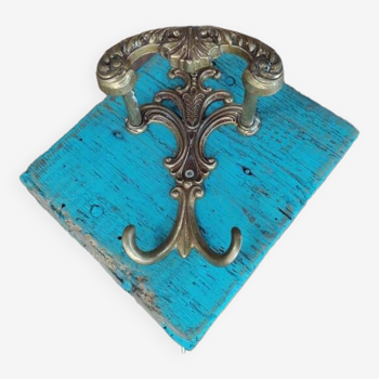 Porte manteau bois patiné bleu 1 patère bronze déco