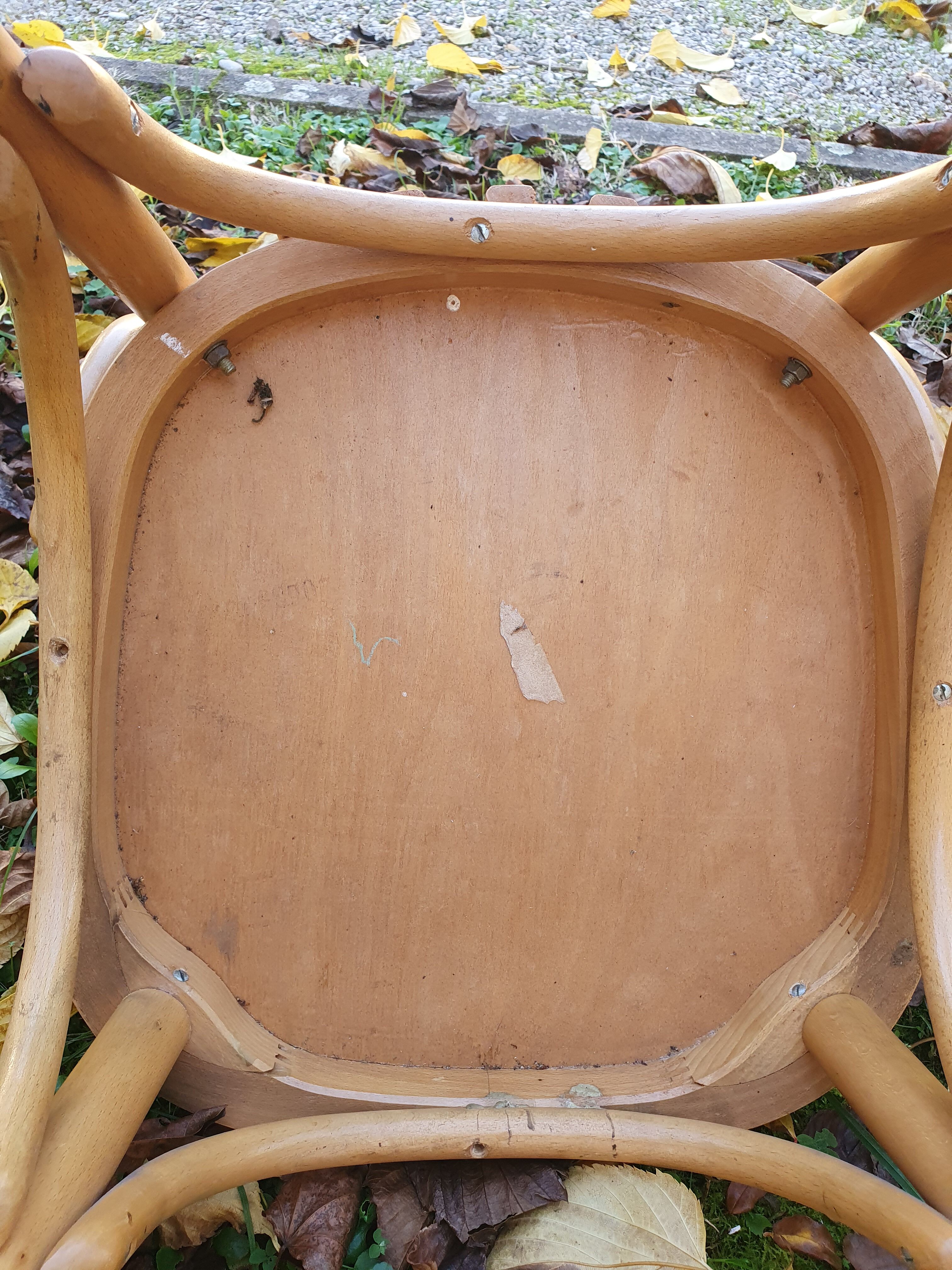 Fauteuil de bistrot pouvant servir de chaise de bureau