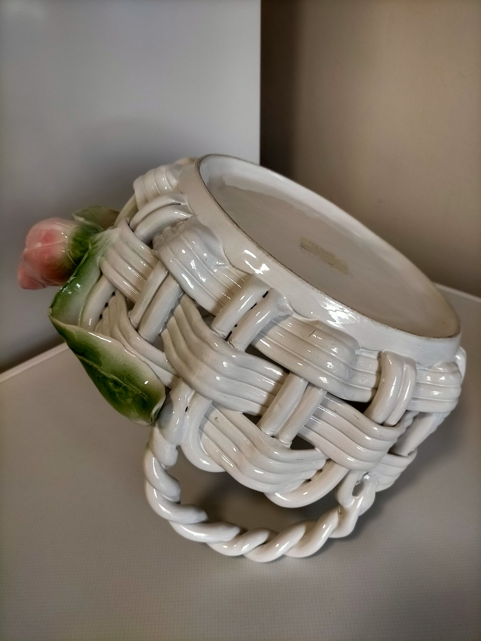 Plat en céramique tressée
