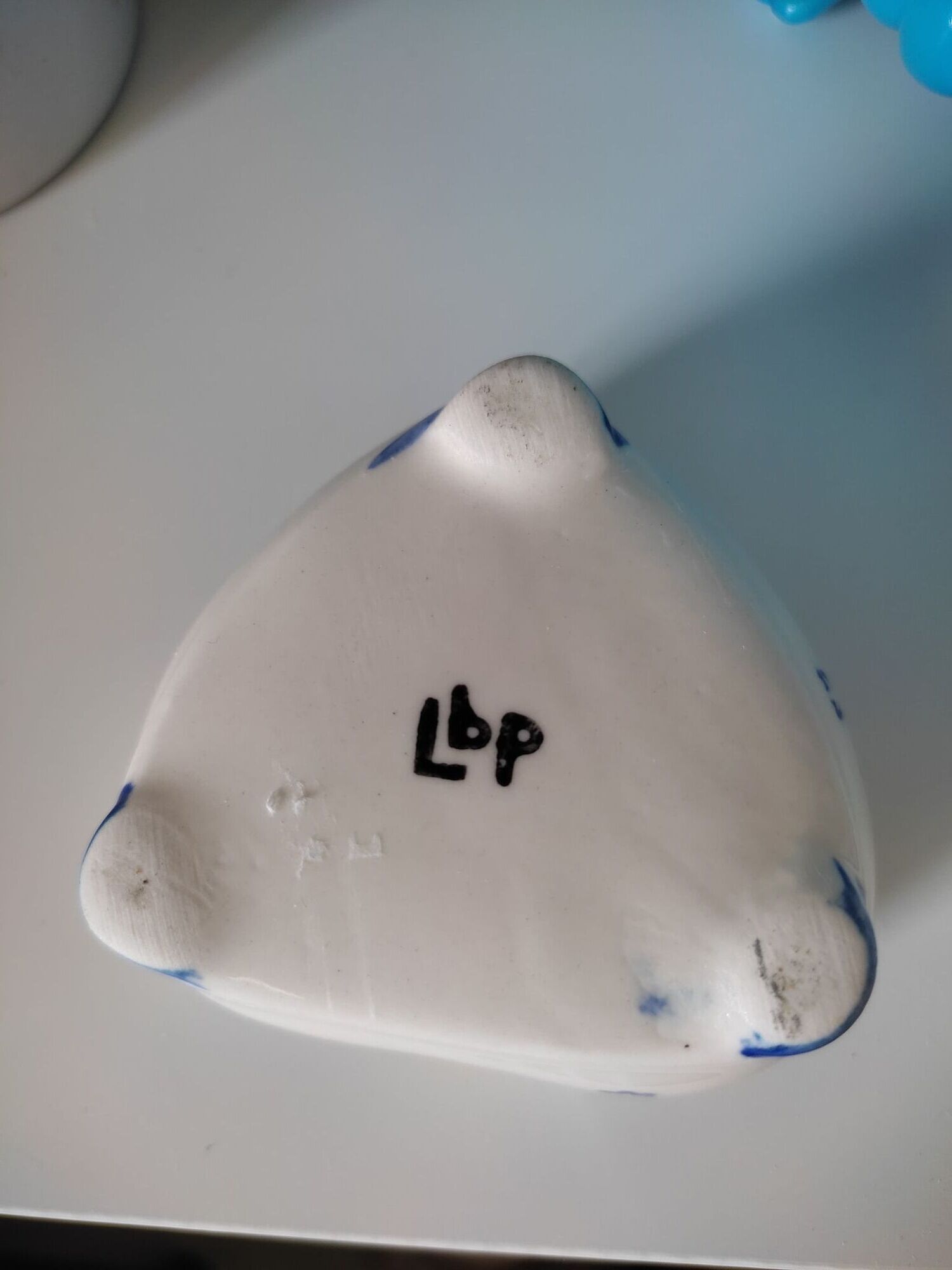 Small box of earthenware in the shape of a Heart, signed LBP limoges