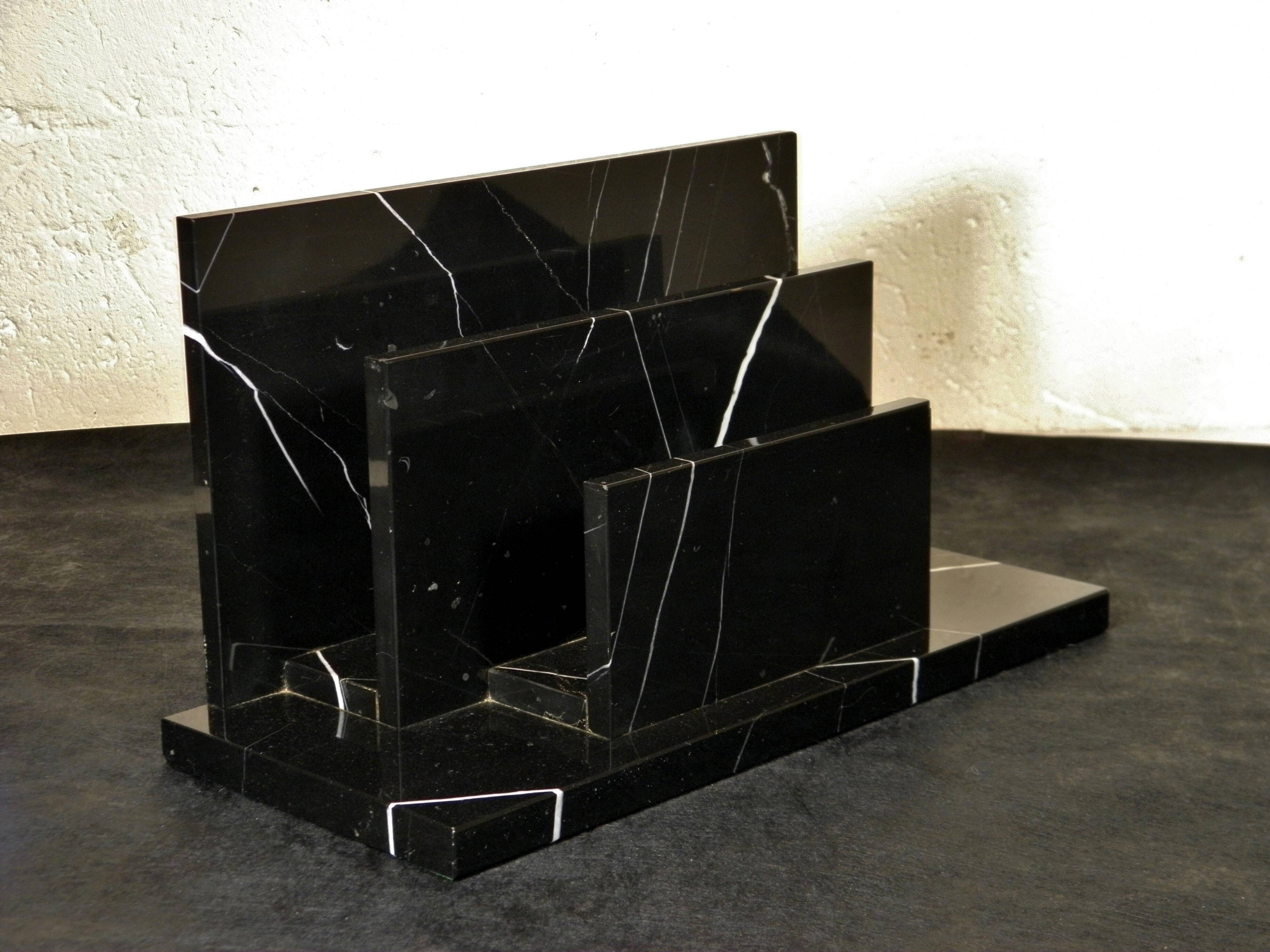 PORTE-LETTRES, RANGE-COURRIER en MARBRE