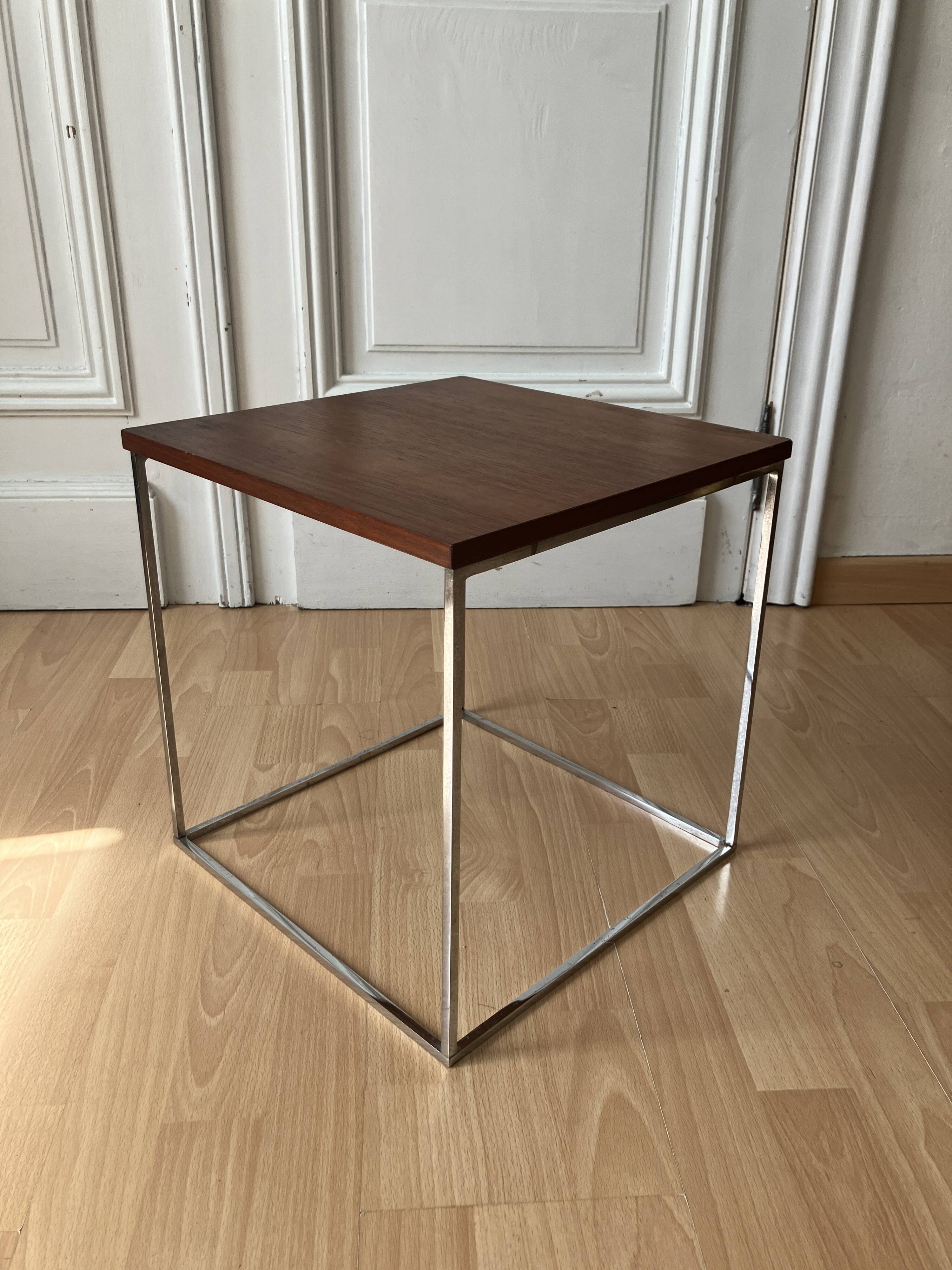 Table d’appoint années 60 en teck et acier chromé