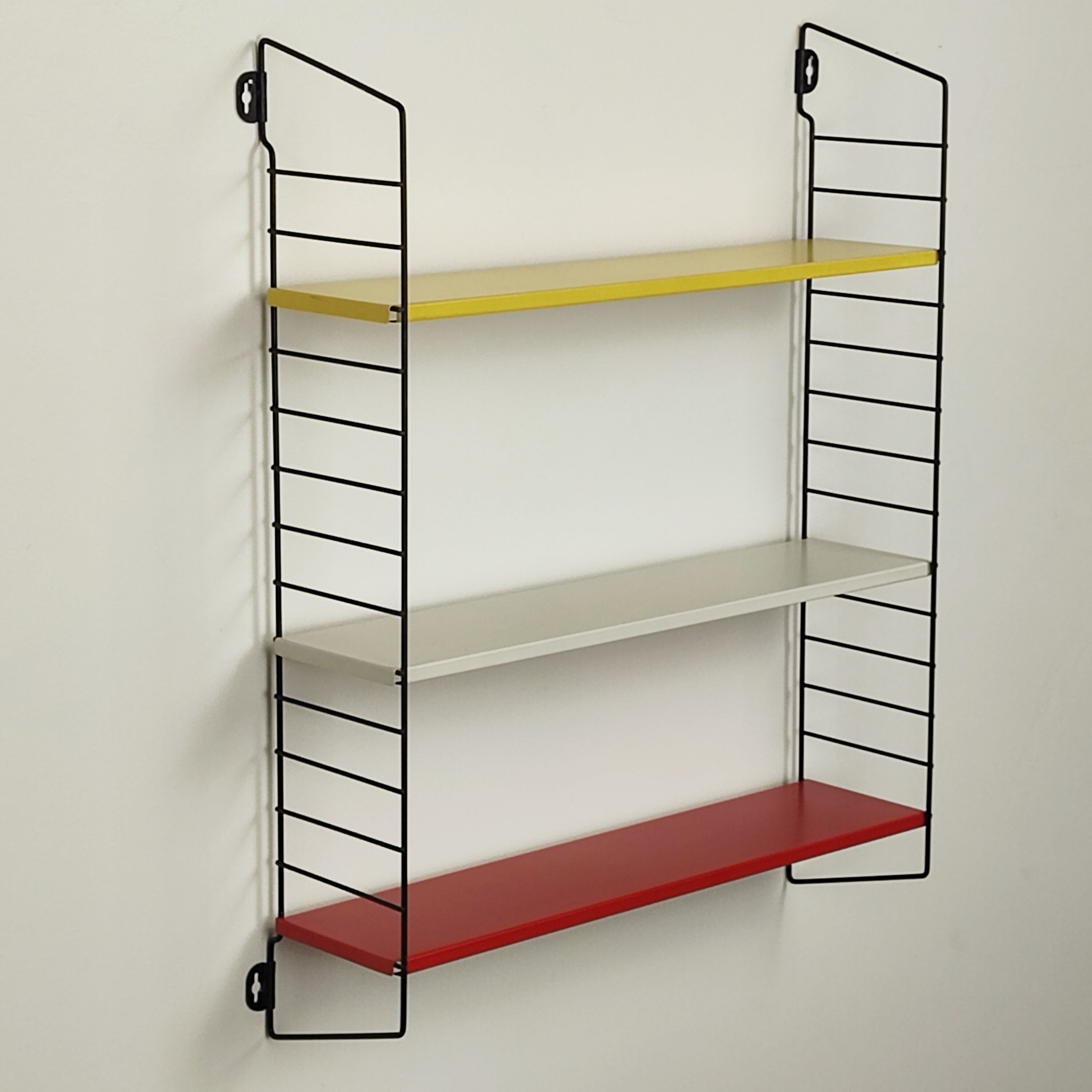 Shelf Tomado string