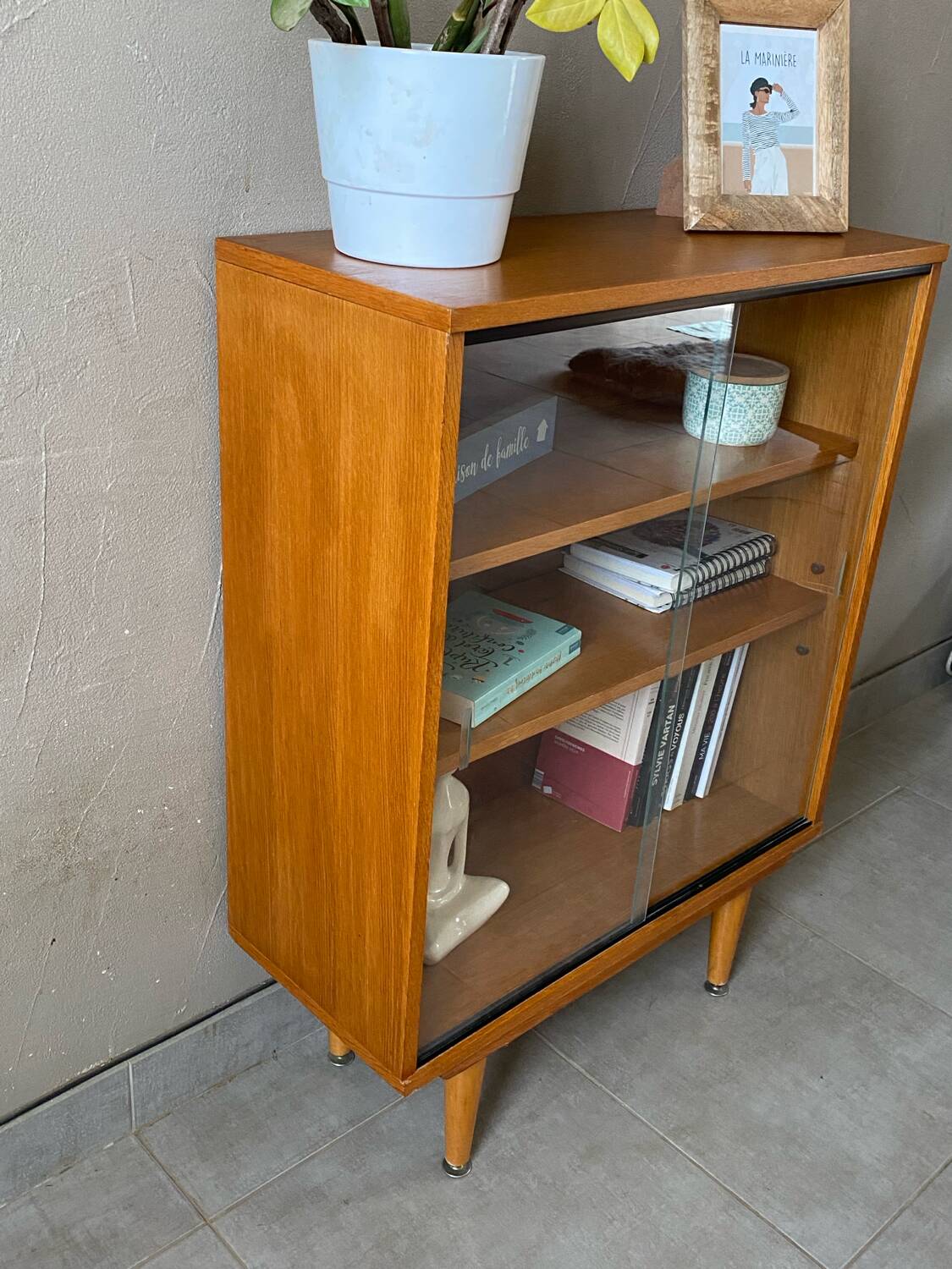 Very beautiful vintage library display case from the 60s