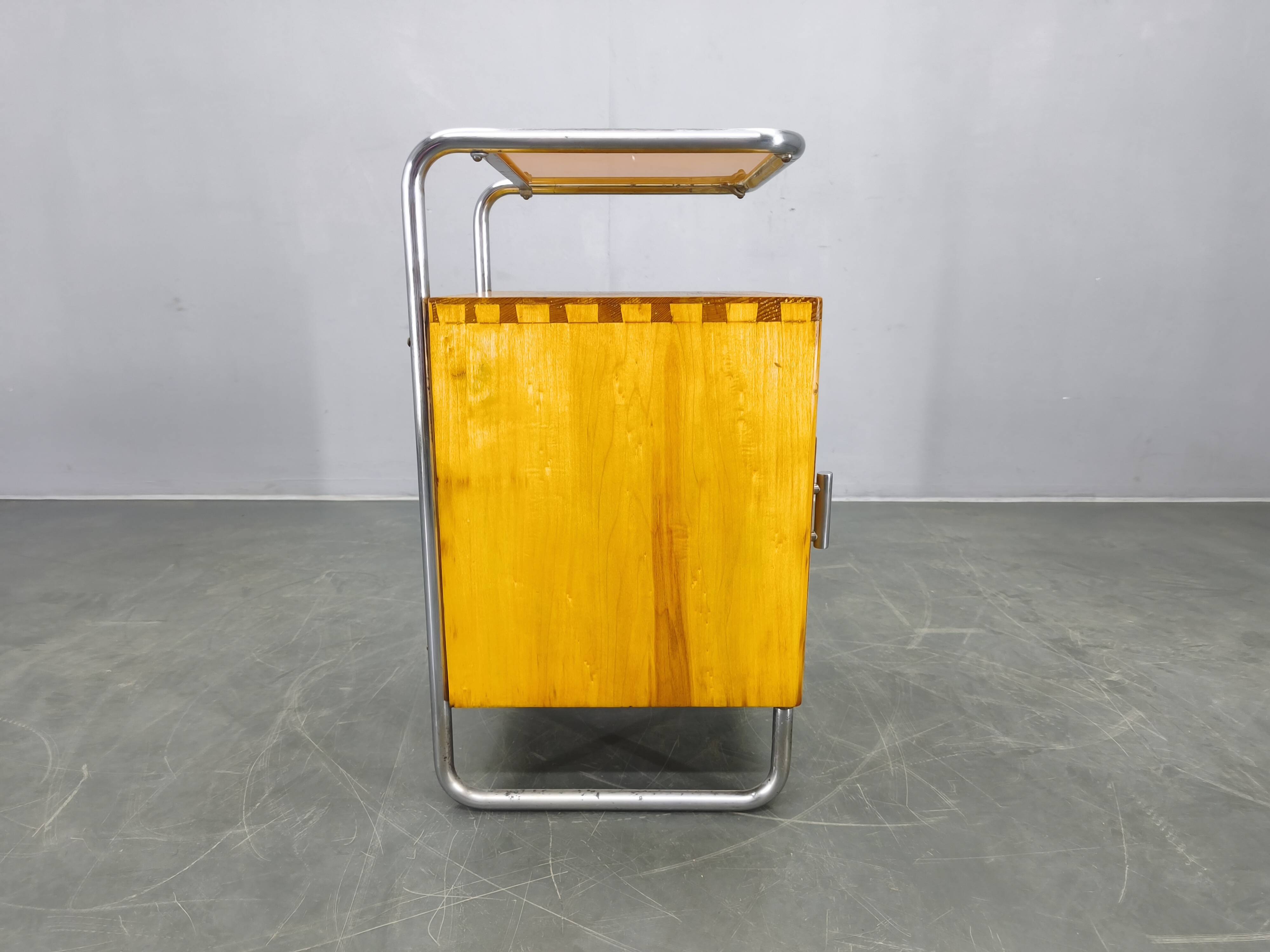 Table de nuit tubulaire en chrome Bauhaus avec plateau en verre, années 1930