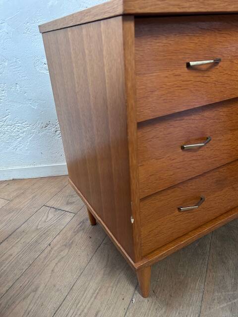 Vintage 1960s chest of drawers