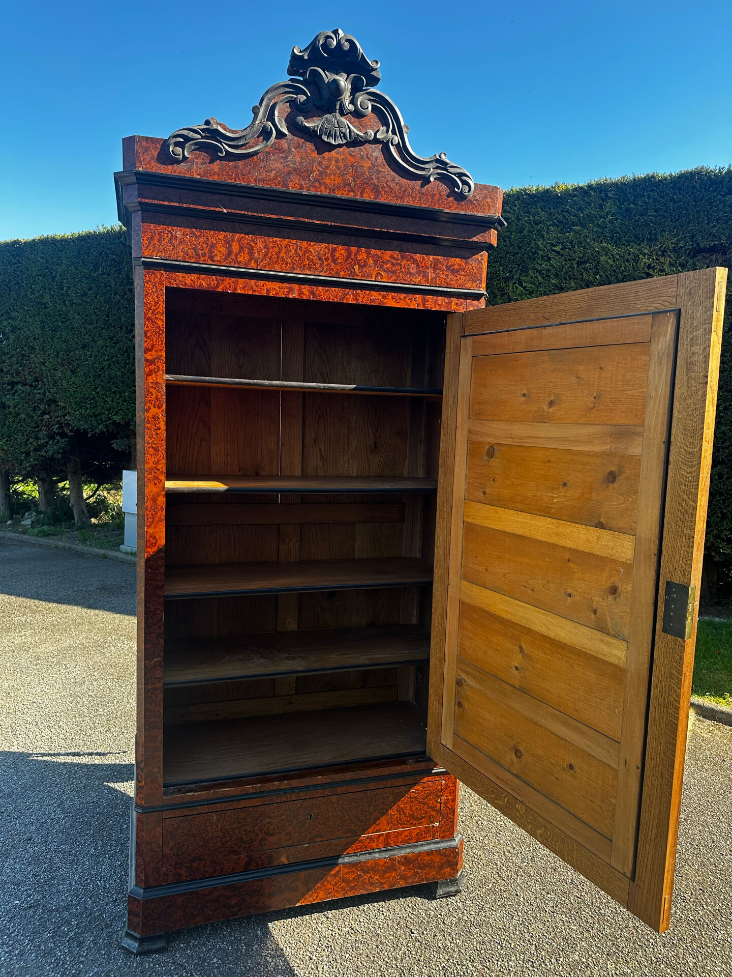 Armoire à glace Napoléon III en placage de loupe