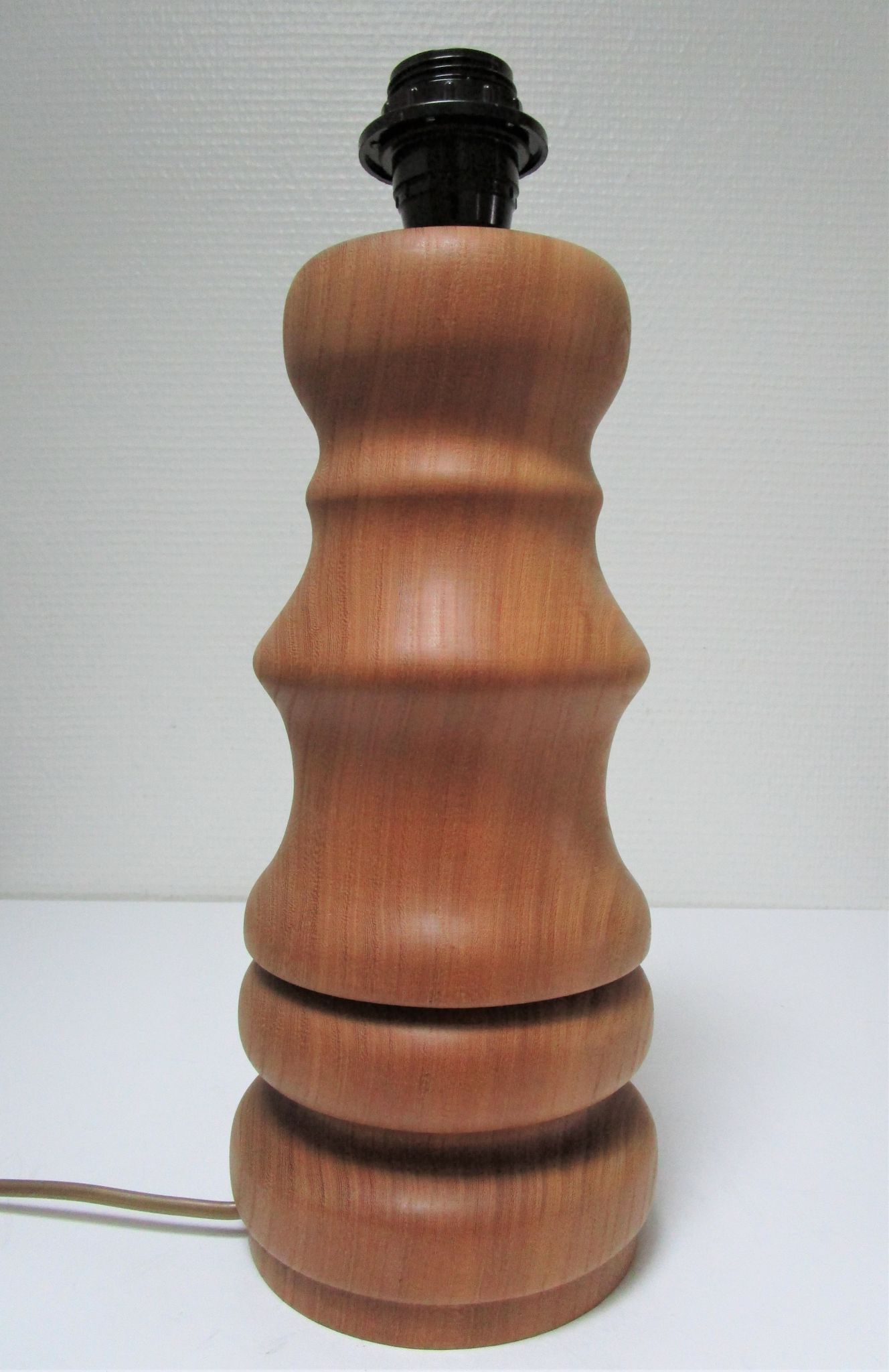 Pied de lampe XL bois massif veiné tourné vintage