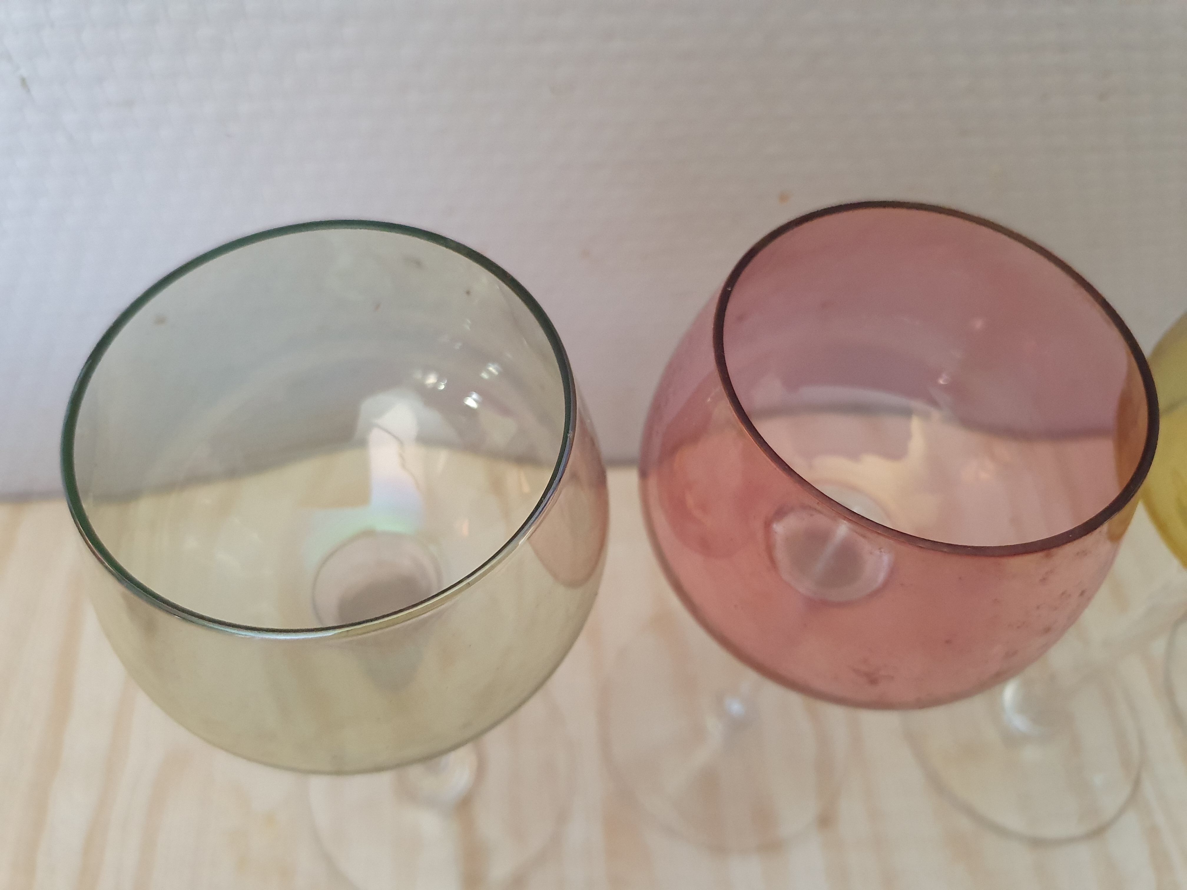 Box of 6 glasses with glass feet in colors of velles le chatel