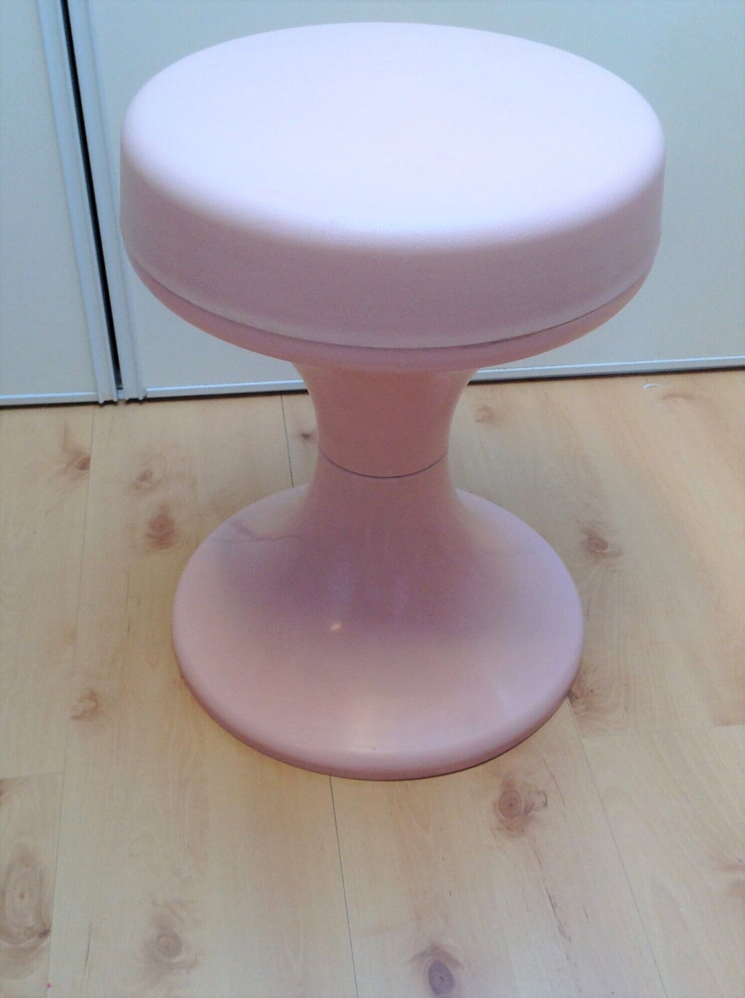 Powder pink / vintage 60s-70s tam tam stool