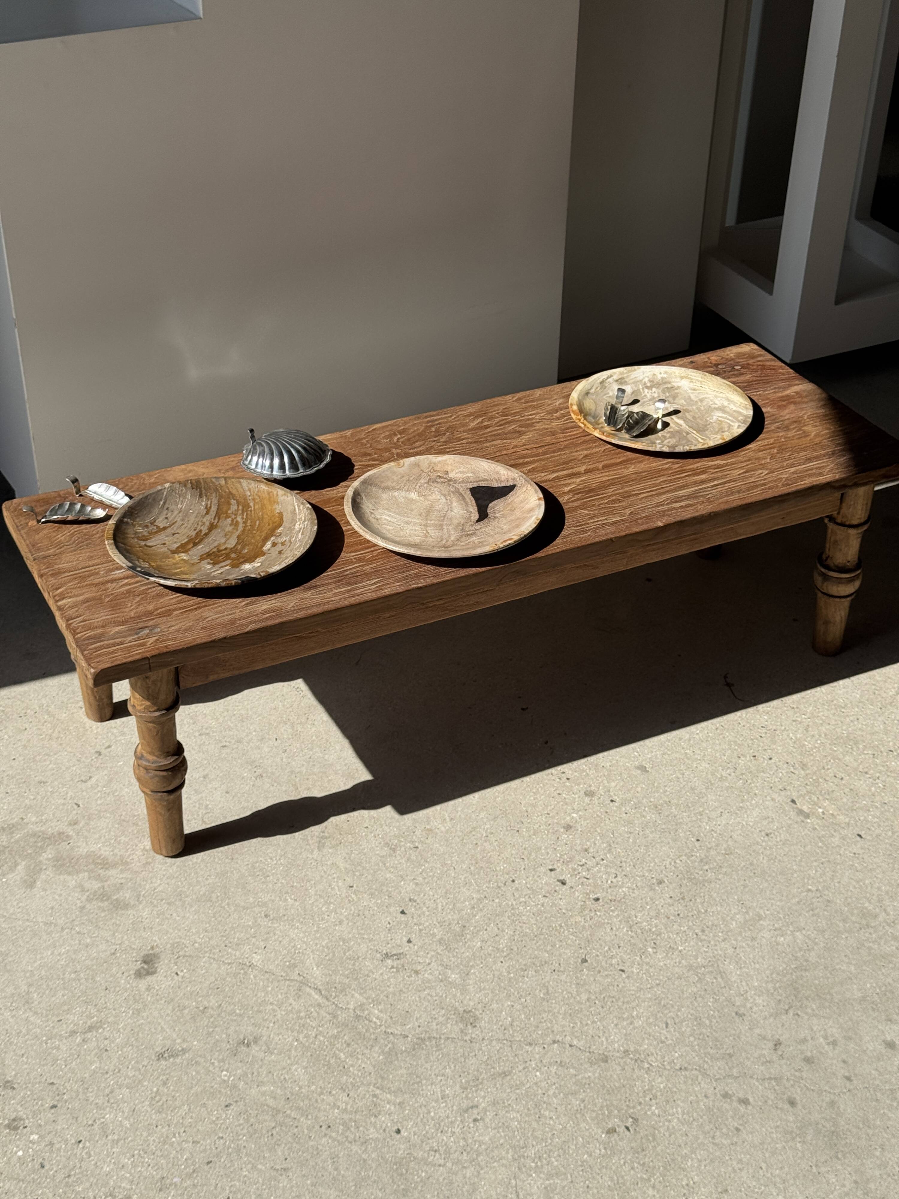 Vide poche, plat ou assiette circulaire en bois pétrifié beige tache noire