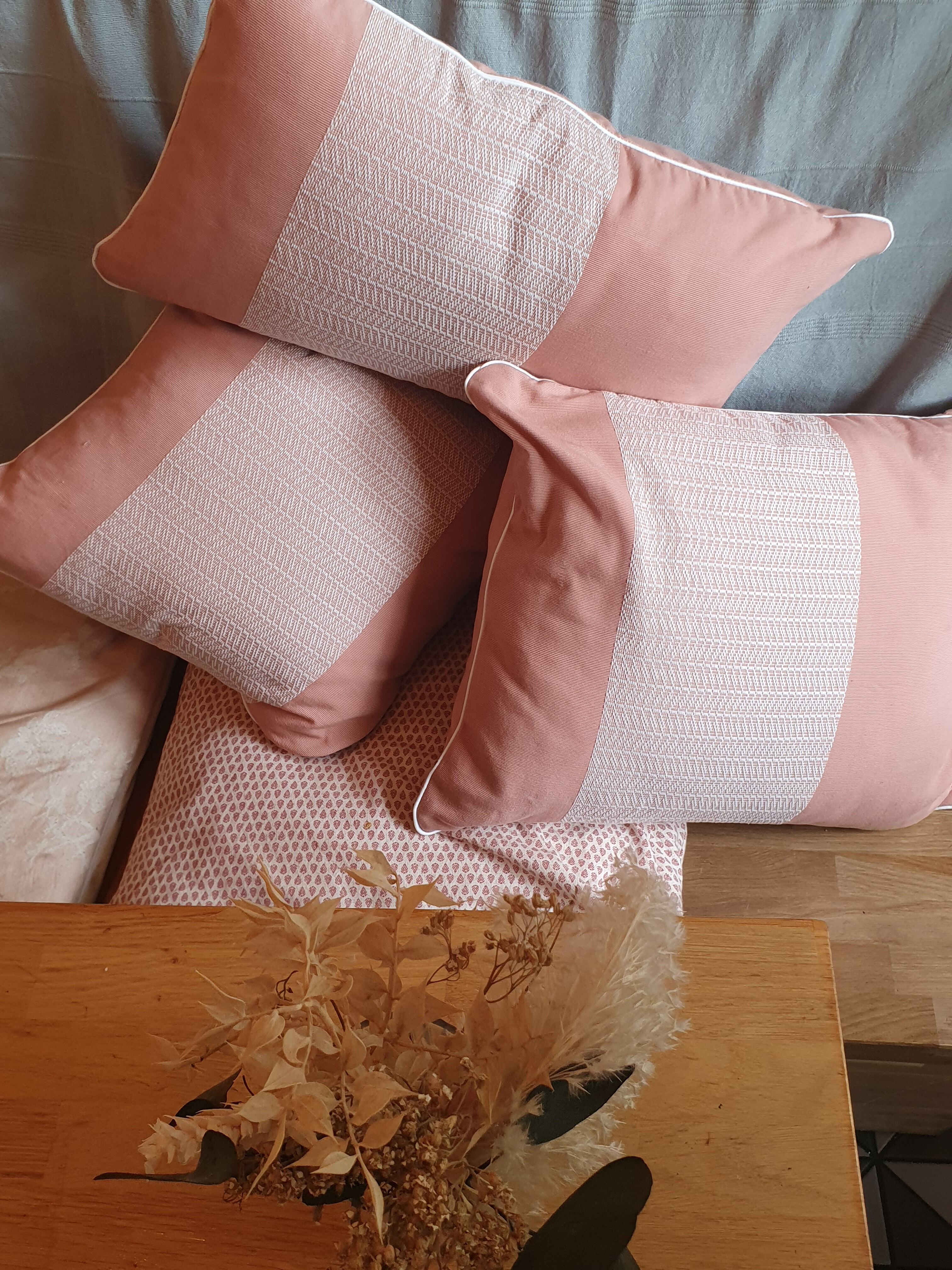 Pink cushion diane - ami h'yut 40x50