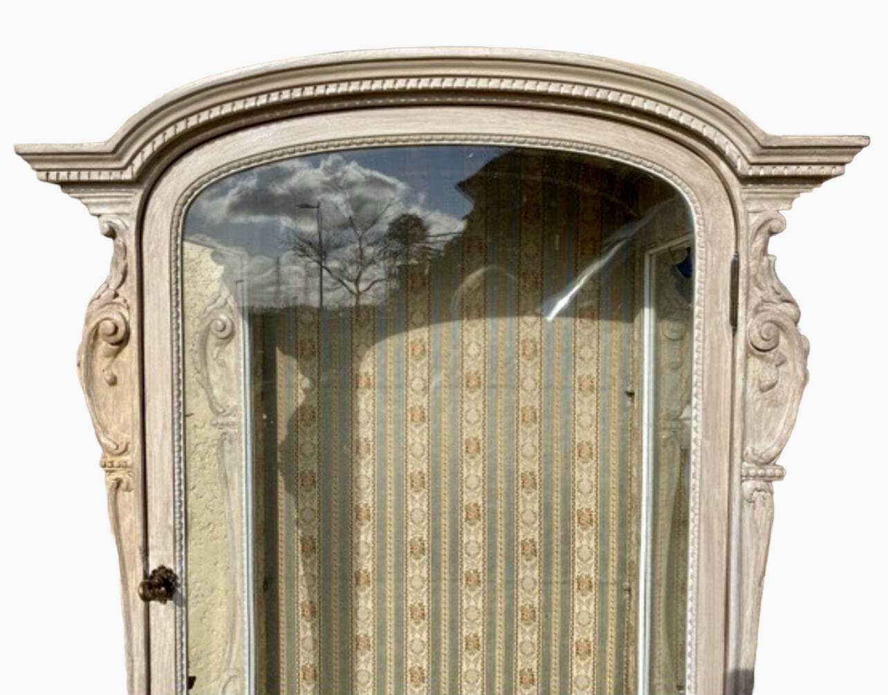 Vitrine laquée style Louis XVI