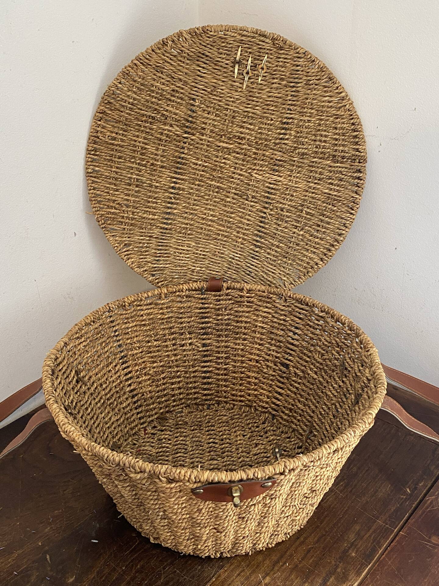 Woven rope basket