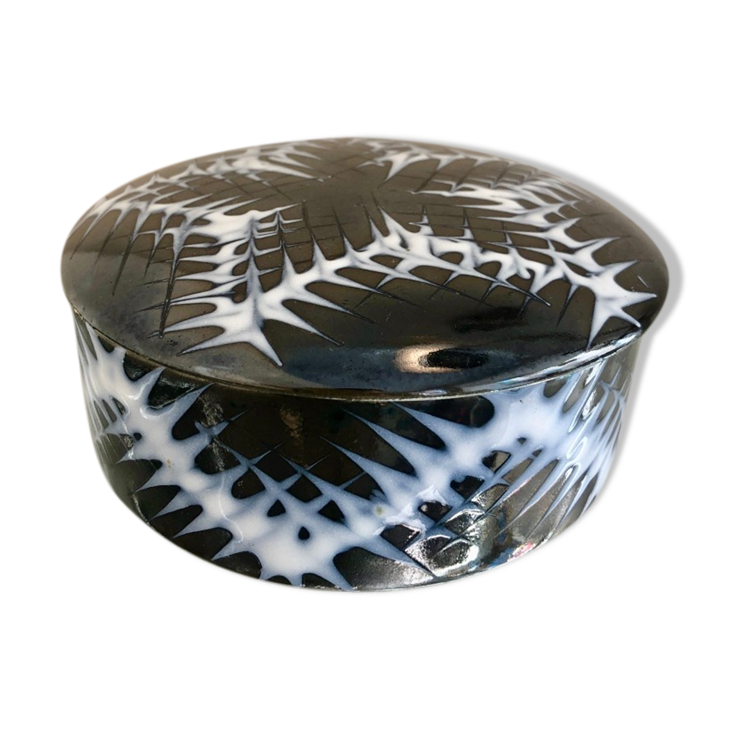 Ceramic box with its lid