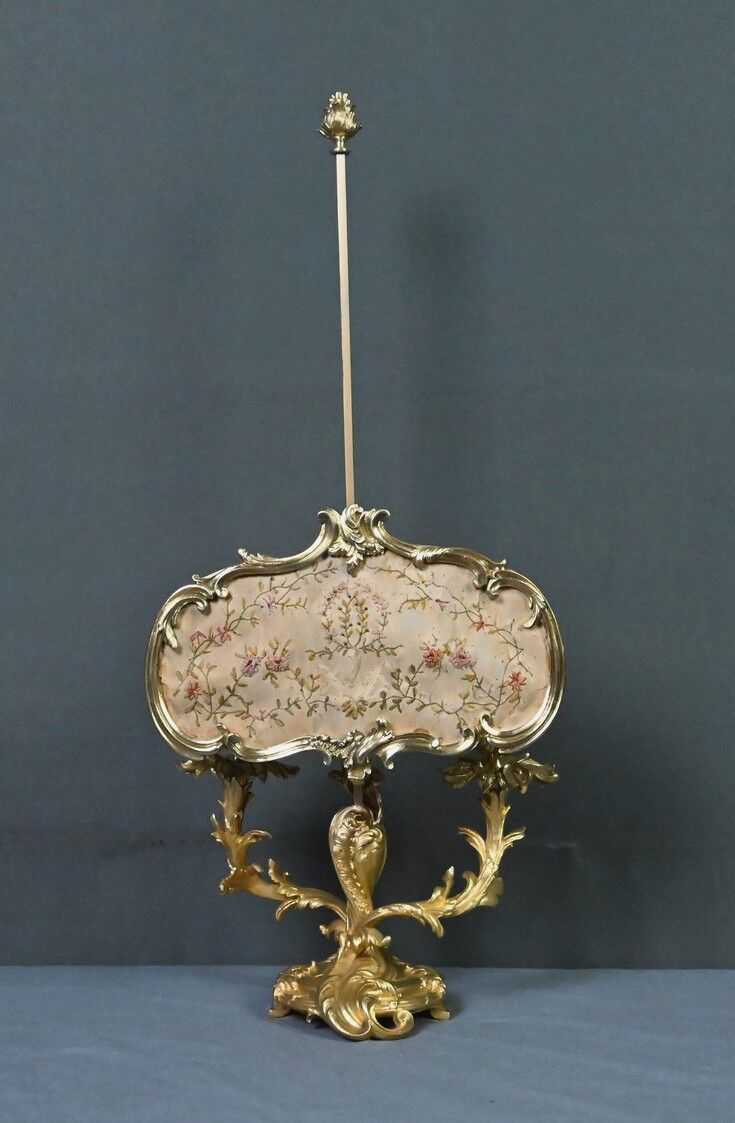 Chandelier with a gilded bronze shade, Louis XV style – Mid 19th century
