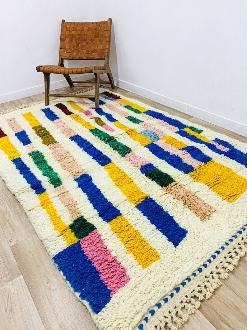 Handcrafted Moroccan rug decorated 200cm x 300cm