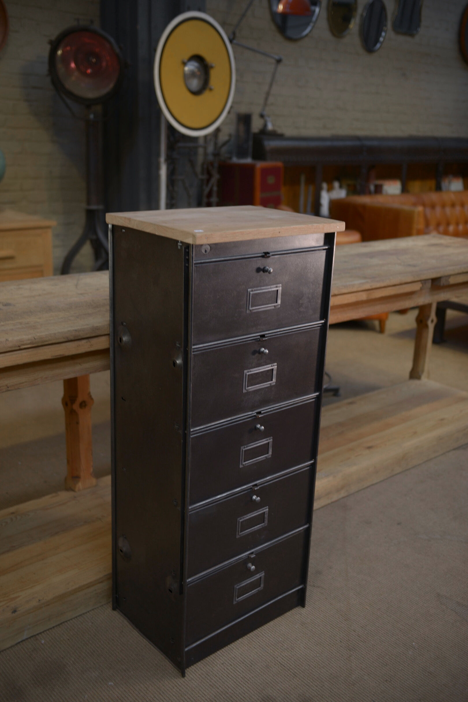Small vanity cabinet with roneo valves 1950