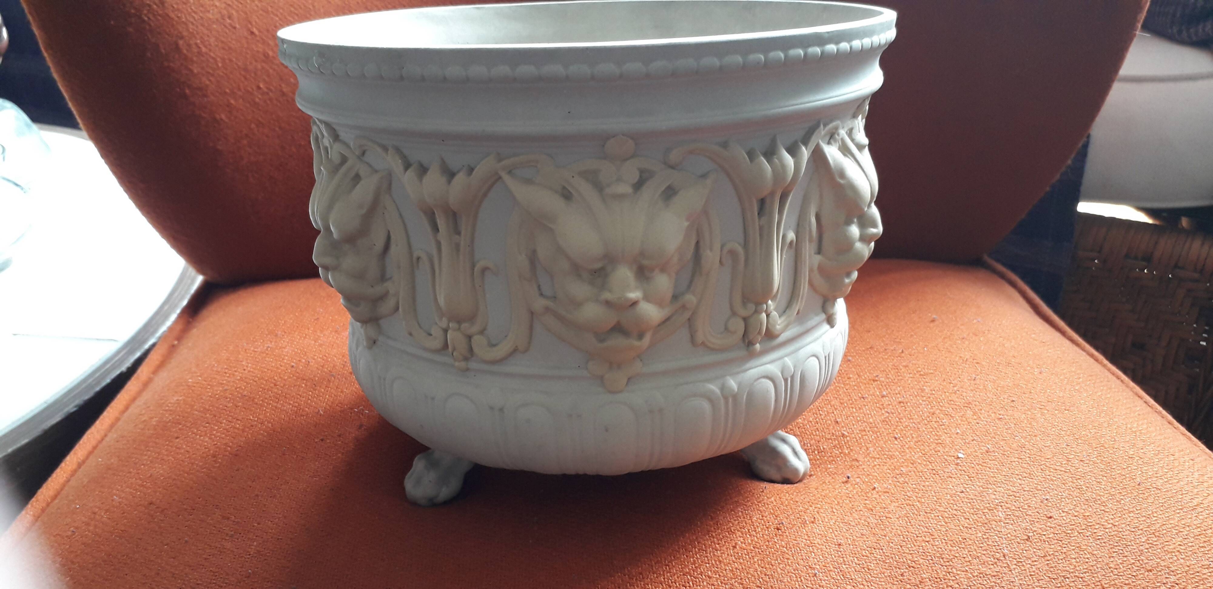 Very rare fine stoneware pot signed Sarreguemines from the end of the 19th century