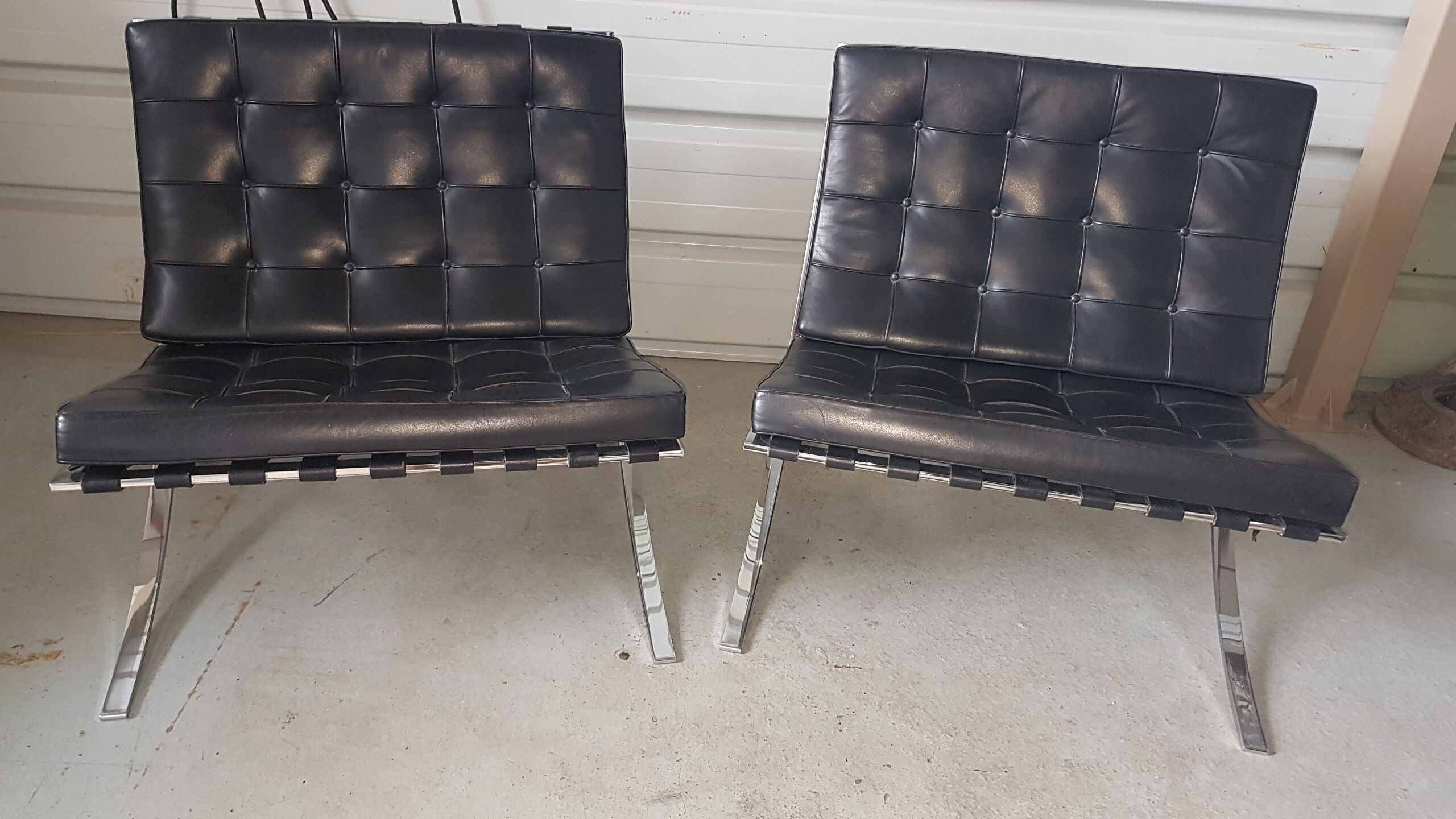 Paire de chauffeuse Barcelona de Mies Van Der Rohe, Knoll