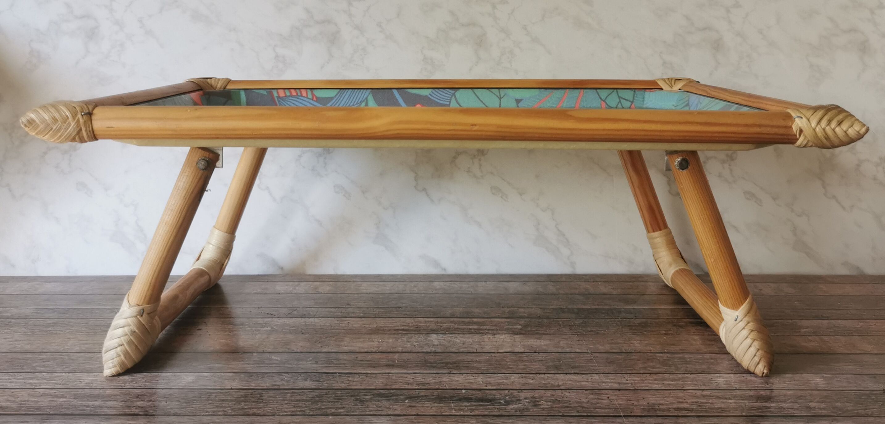 Folding tray parrots and flowers fiber and rattan