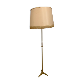 Tripod floor lamp in twisted brass