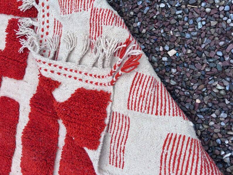 Beni Ouraine rug from Oued Zam, handmade in the traditional style, size 140 x 250 cm