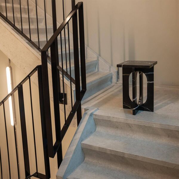 Table d'appoint en marbre noir ''BOND