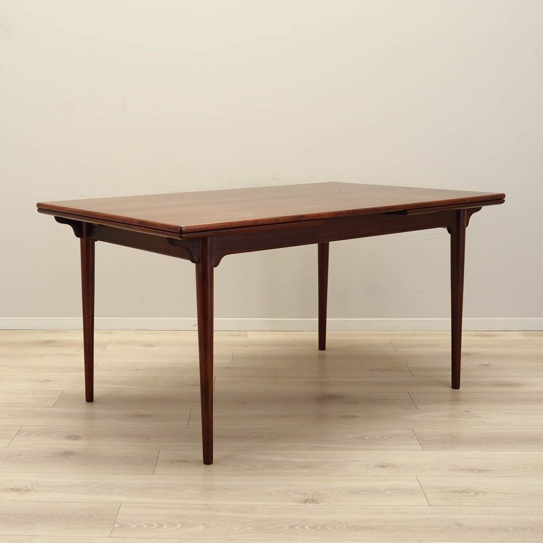 Table en palissandre, design danois, Omann Jun, designer : Gunni Omann