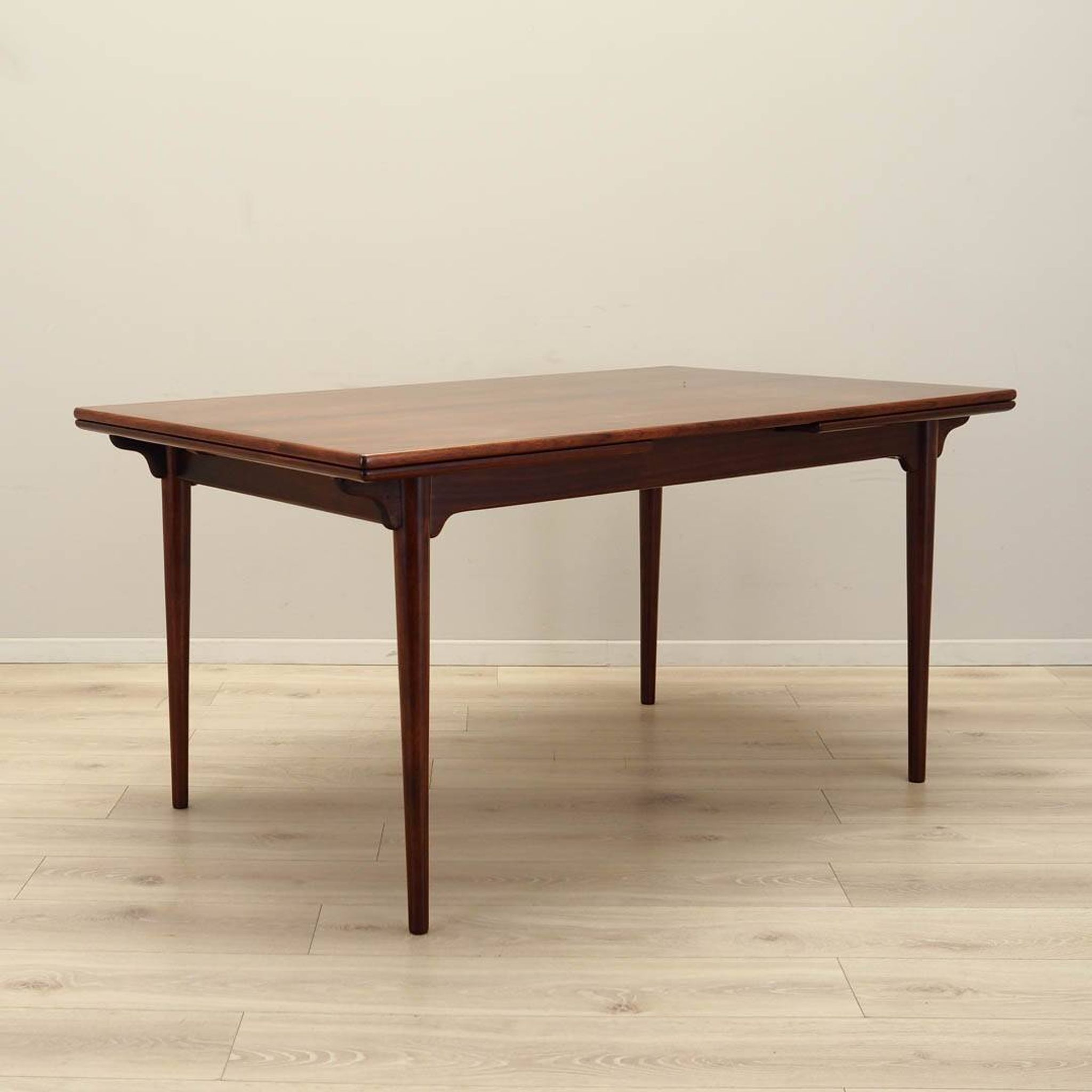 Table en palissandre, design danois, Omann Jun, designer : Gunni Omann