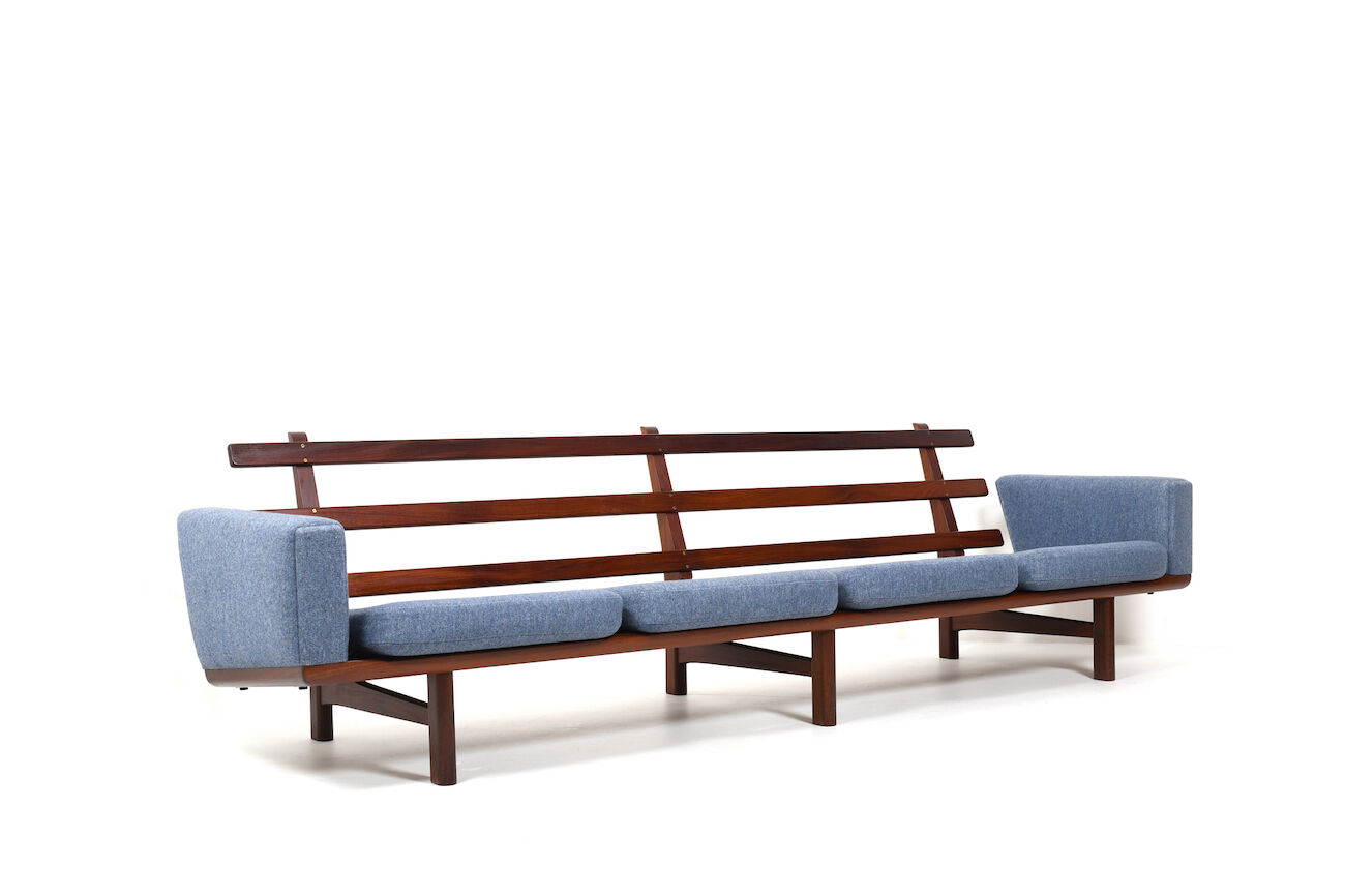 Canapé GE-236/4 en teck par Hans J. Wegner pour Getama années 1960