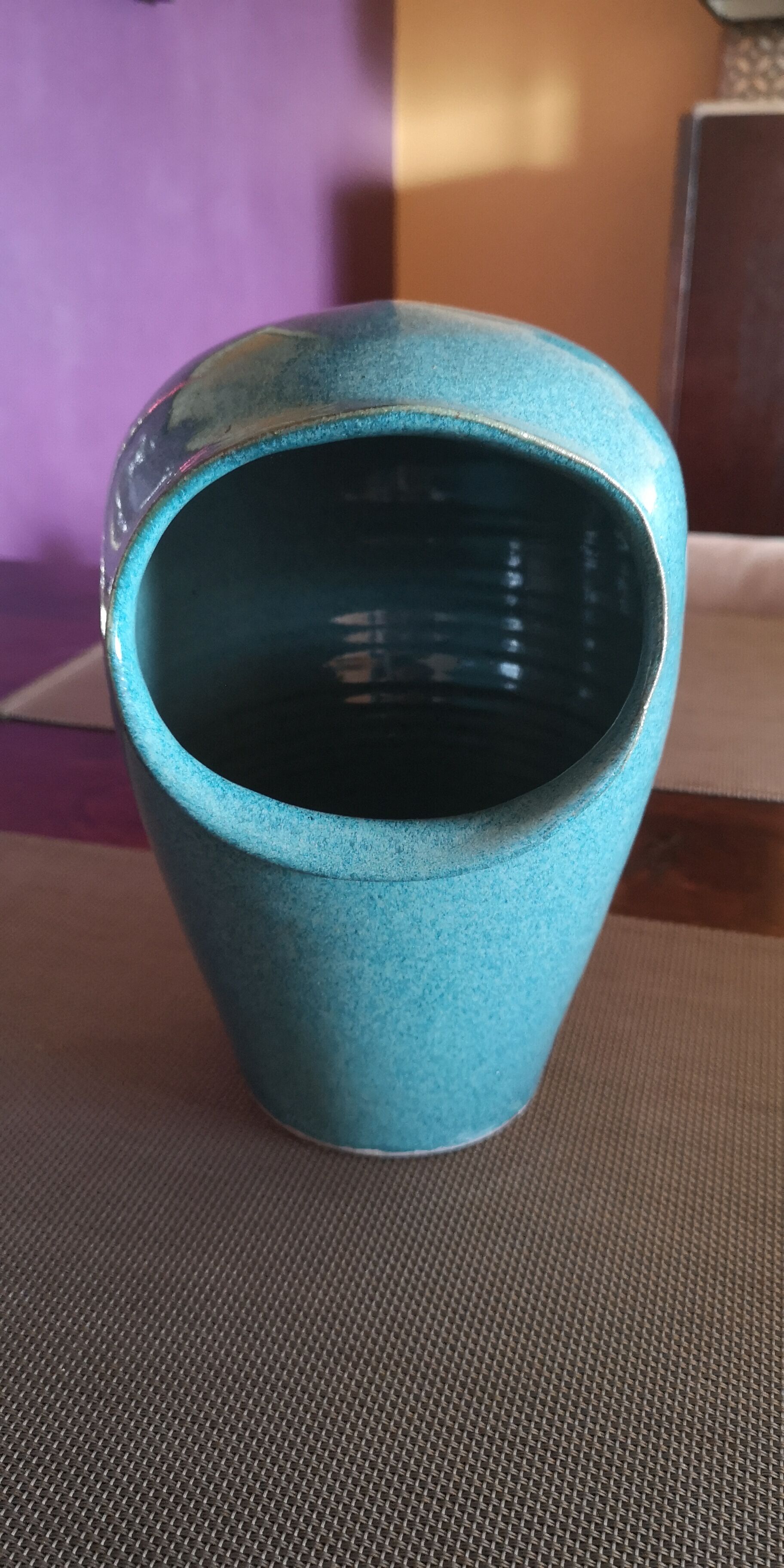 Cache pot en céramique ou grés émaillé bleu turquoise signé