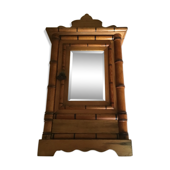 Armoire poupée