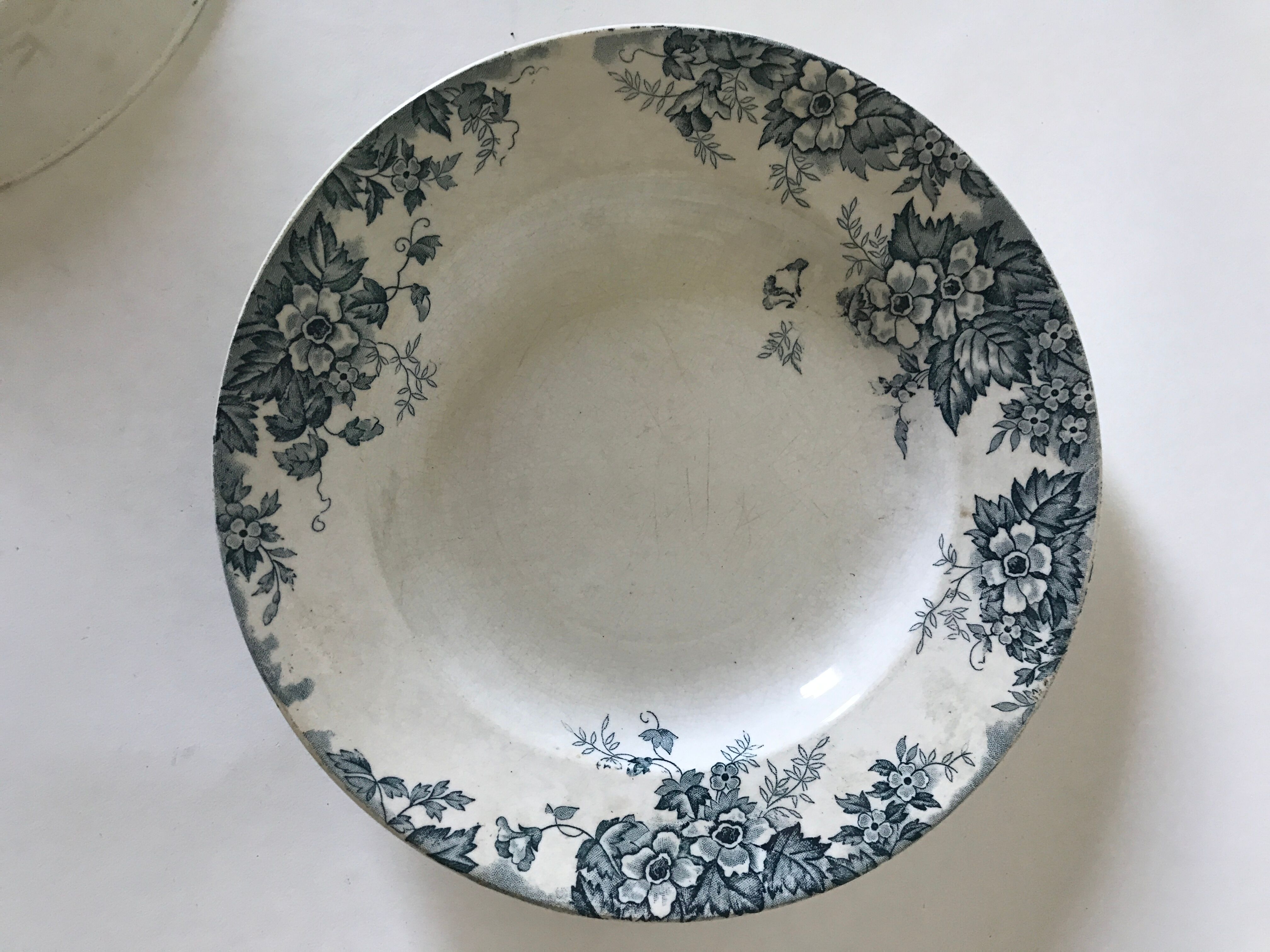 3 hollow plates iron earth Moulin des Loups model Marie Louise dark green