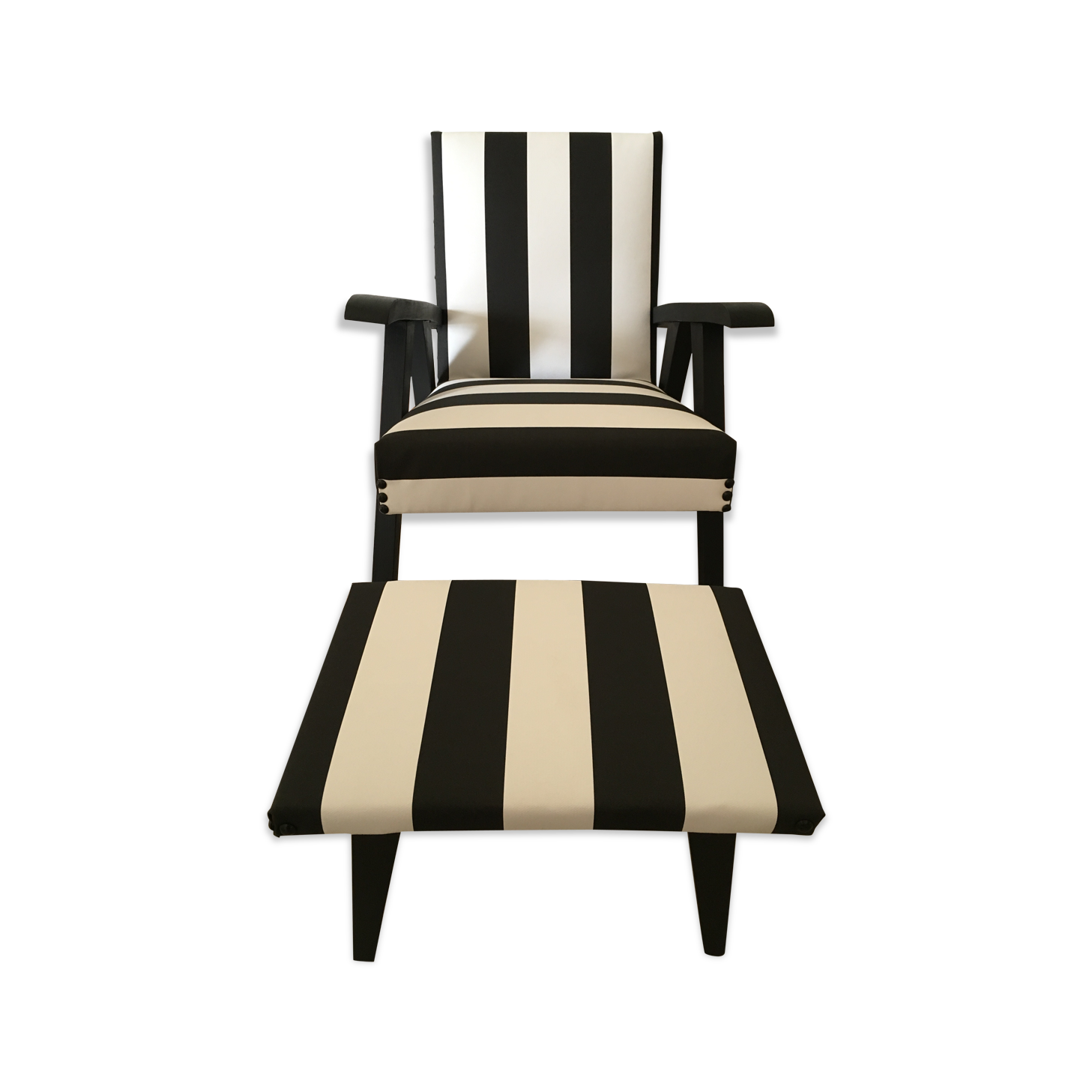 Fauteuil enfant avec son repose pied