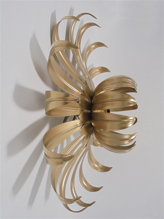 Wall lamp golden flower