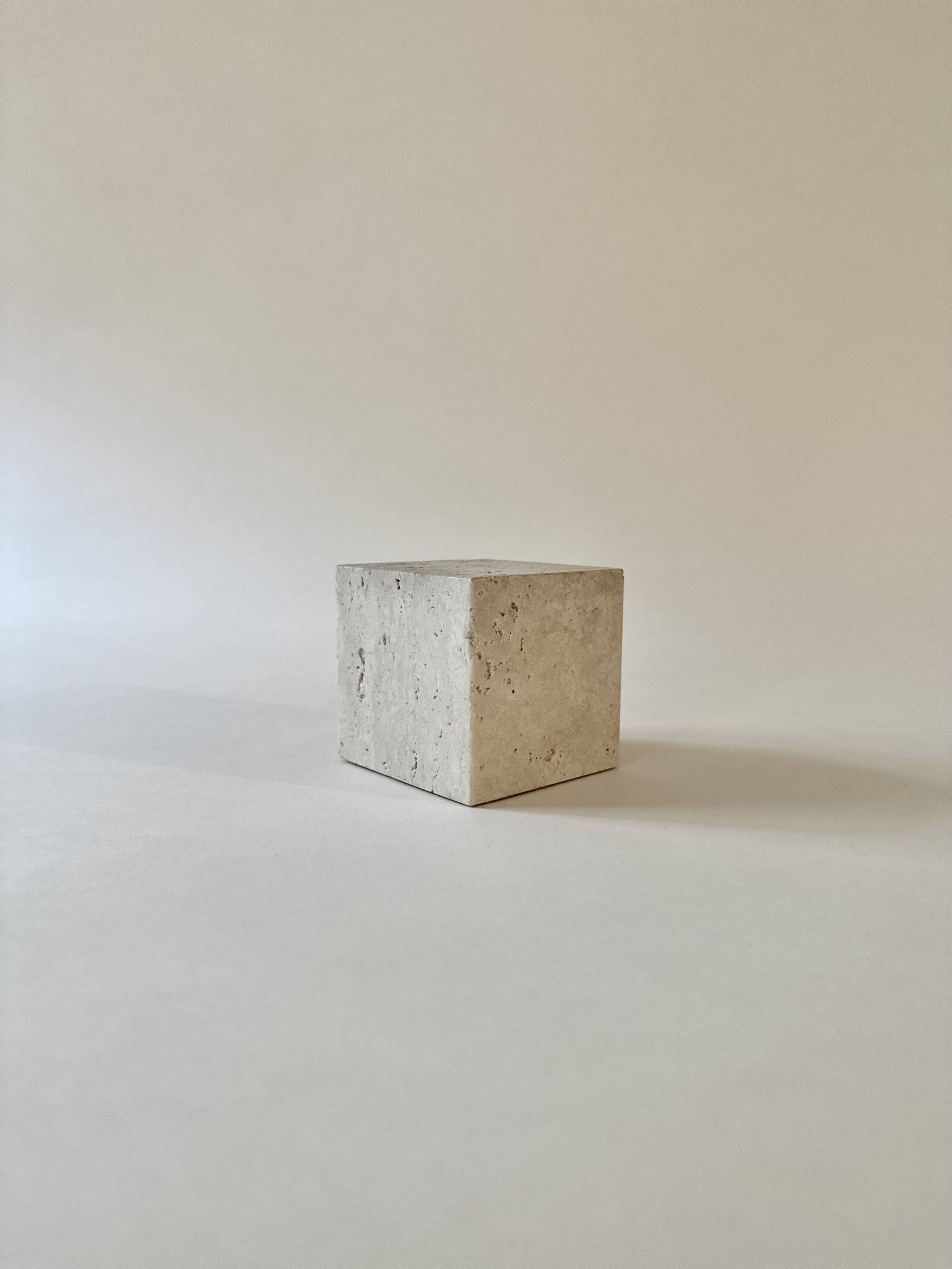 Travertine open-air cube
