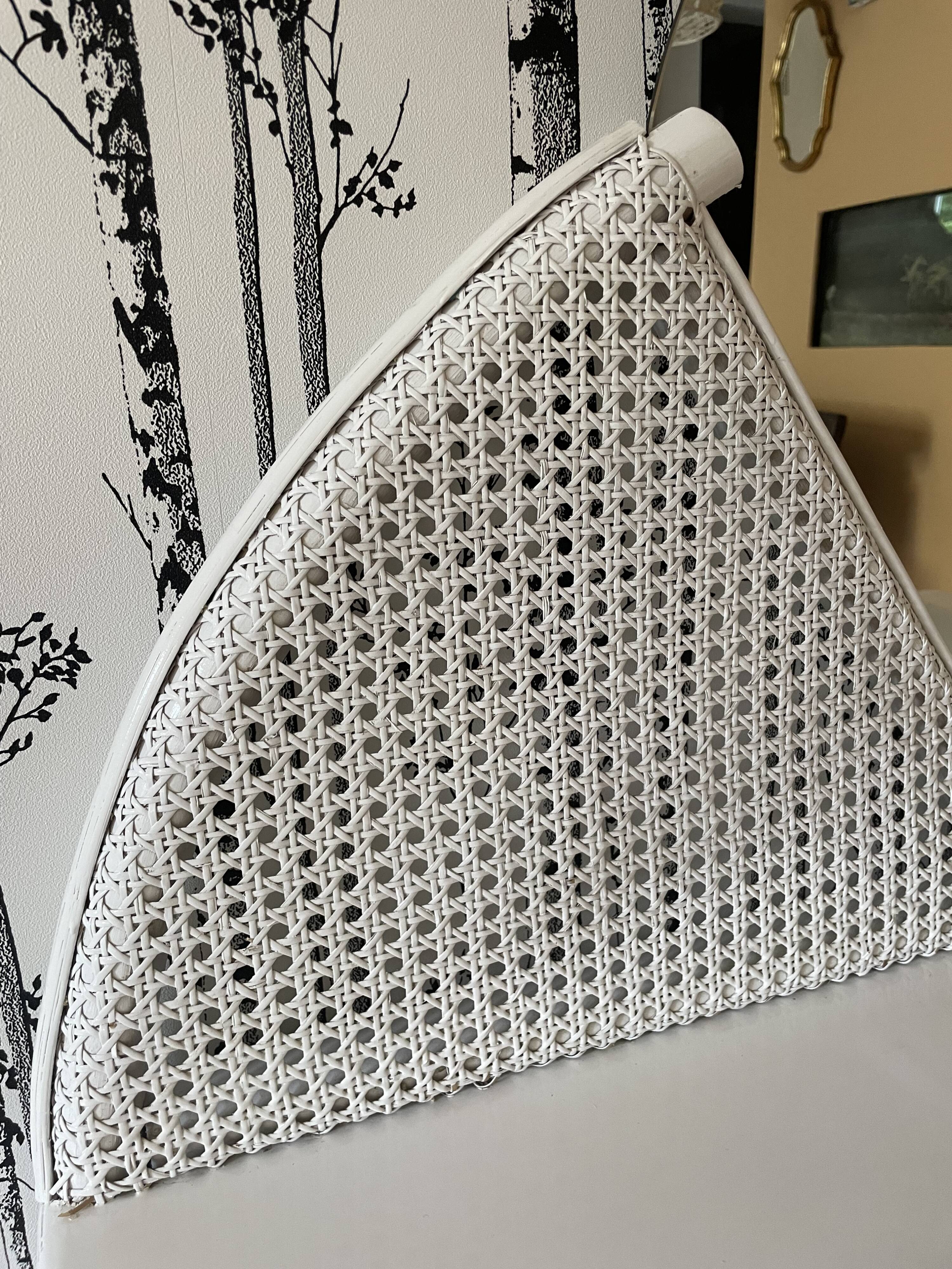 Coiffeuse en rotin blanc